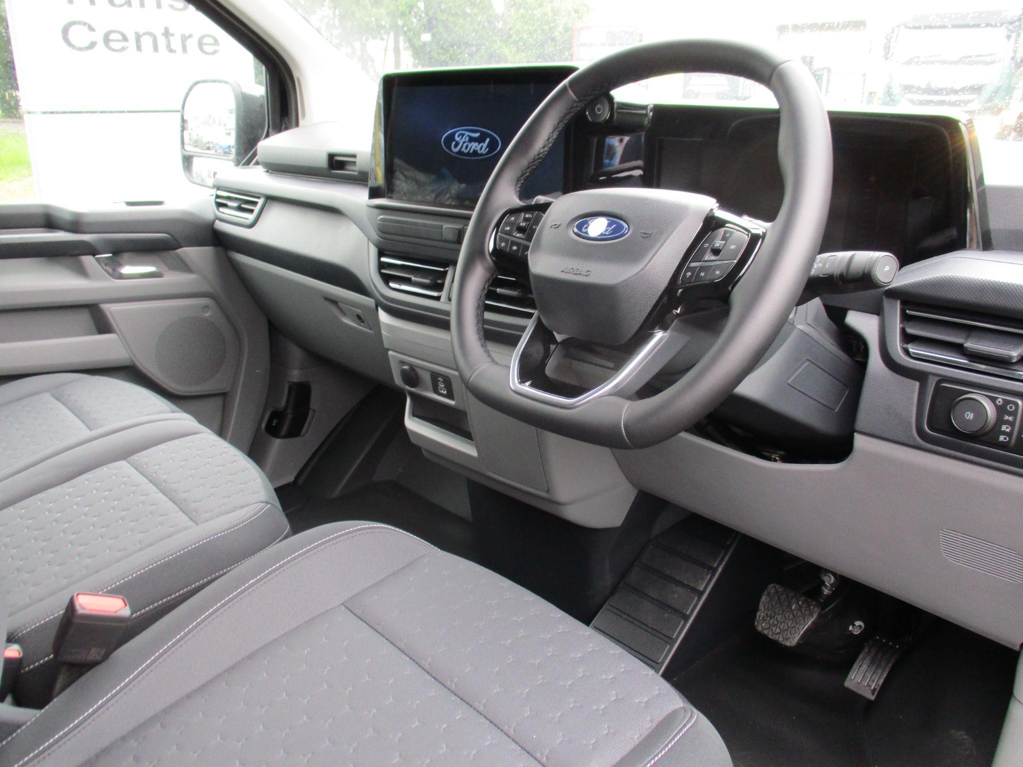 Ford Transit Custom Image 18