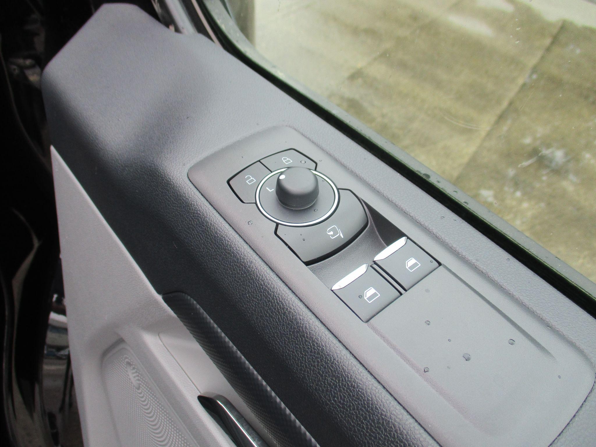 Ford Transit Custom Image 19