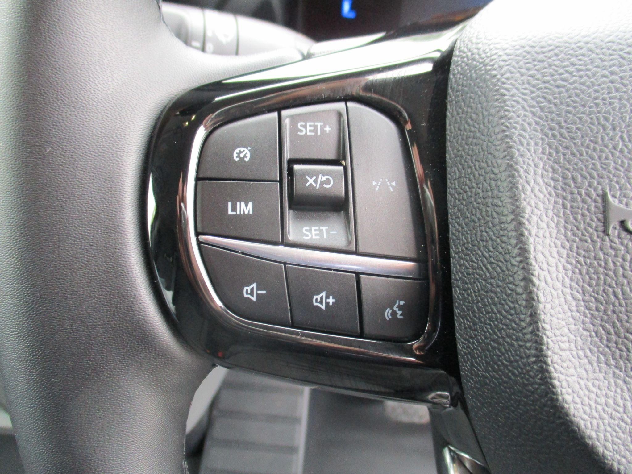 Ford Transit Custom Image 24