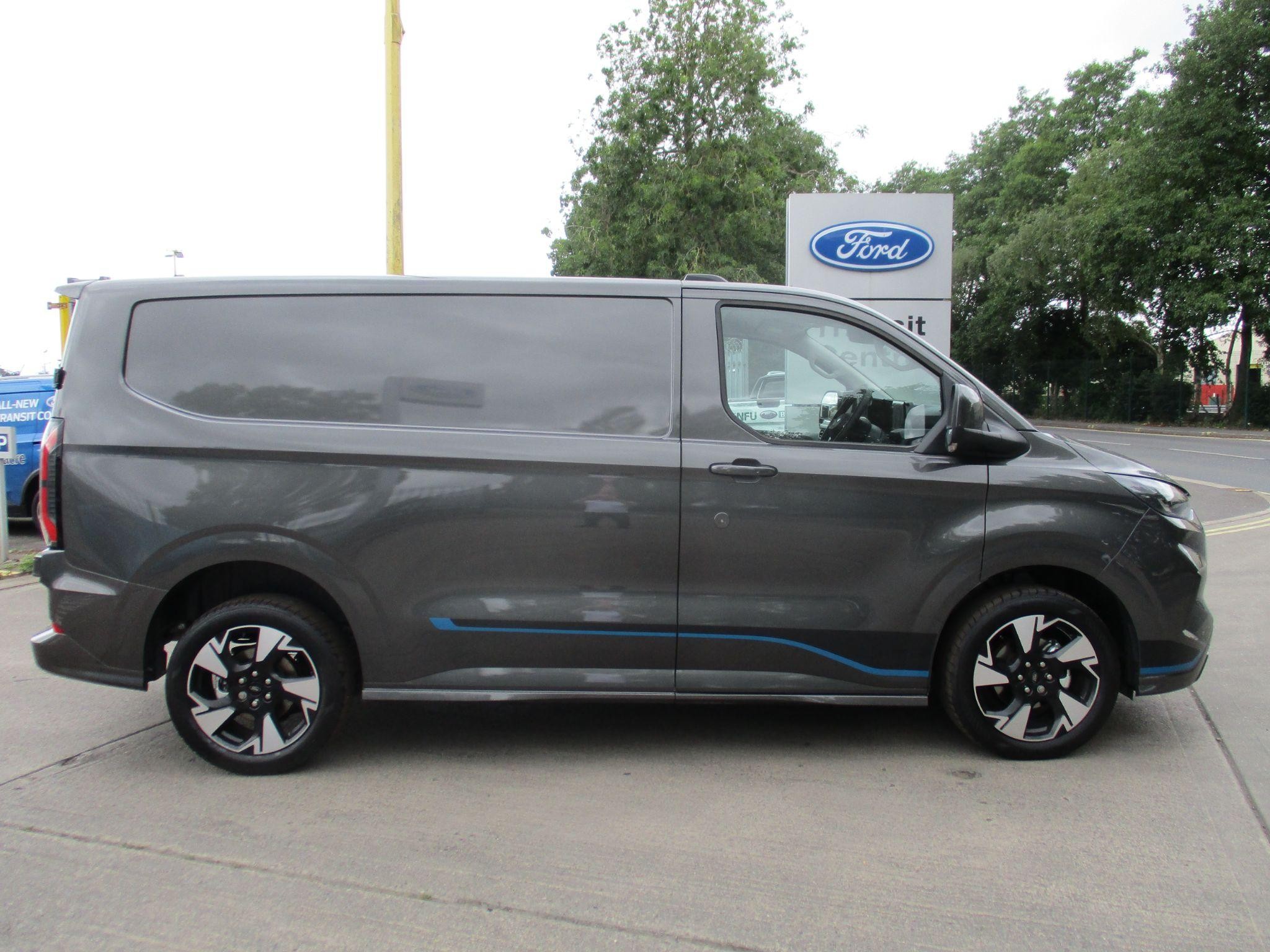Ford Transit Custom Image 2