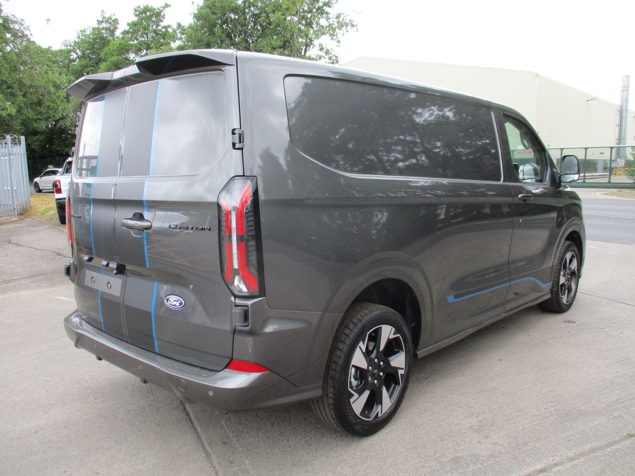 Ford Transit Custom Image 3