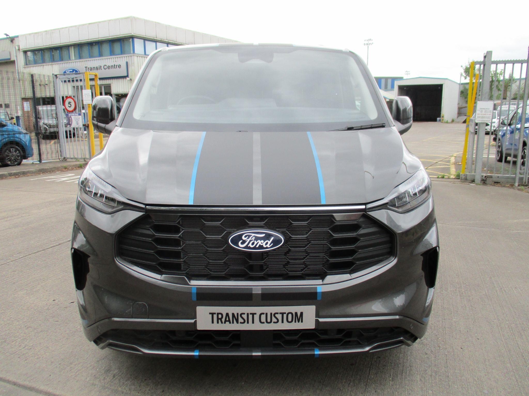 Ford Transit Custom Image 8
