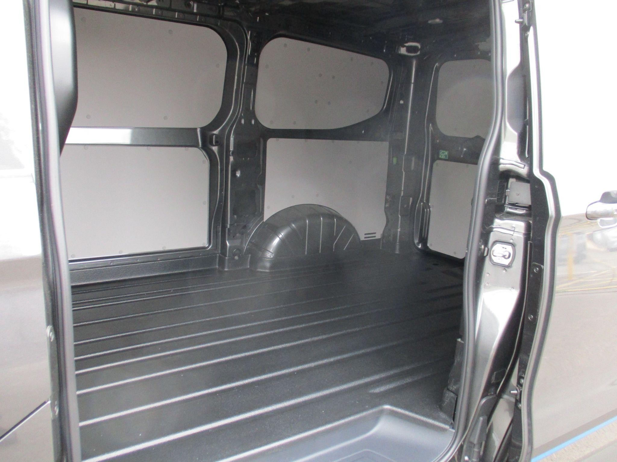 Ford Transit Custom Image 15