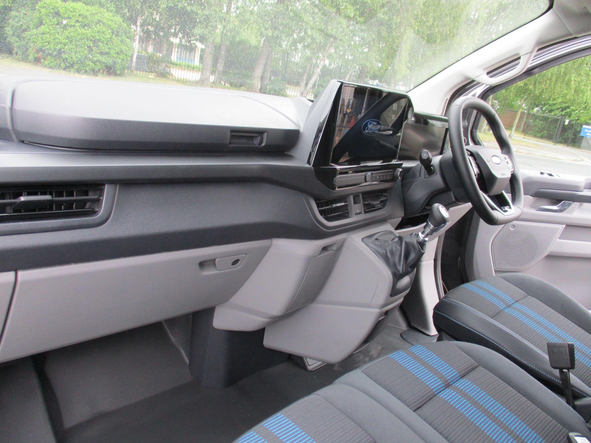 Ford Transit Custom Image 16