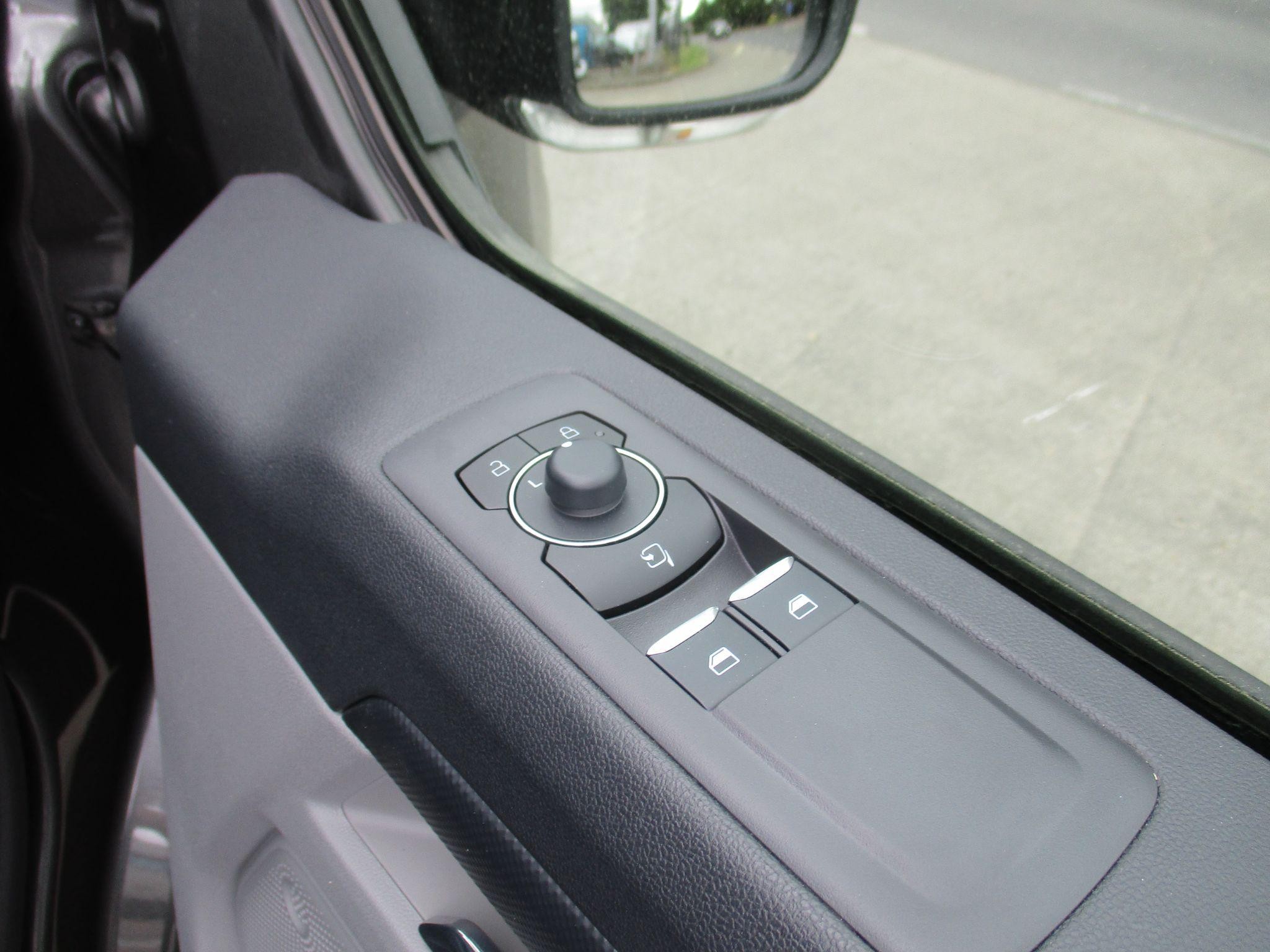 Ford Transit Custom Image 18