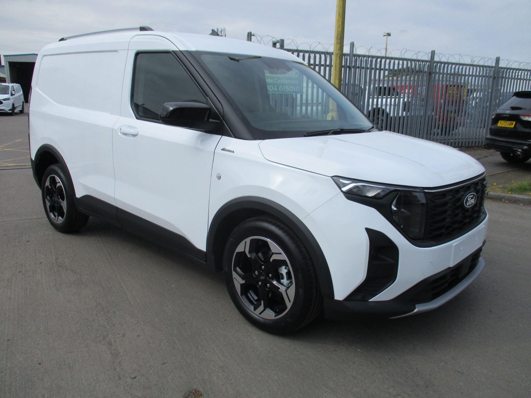 Ford Transit Courier Image 1