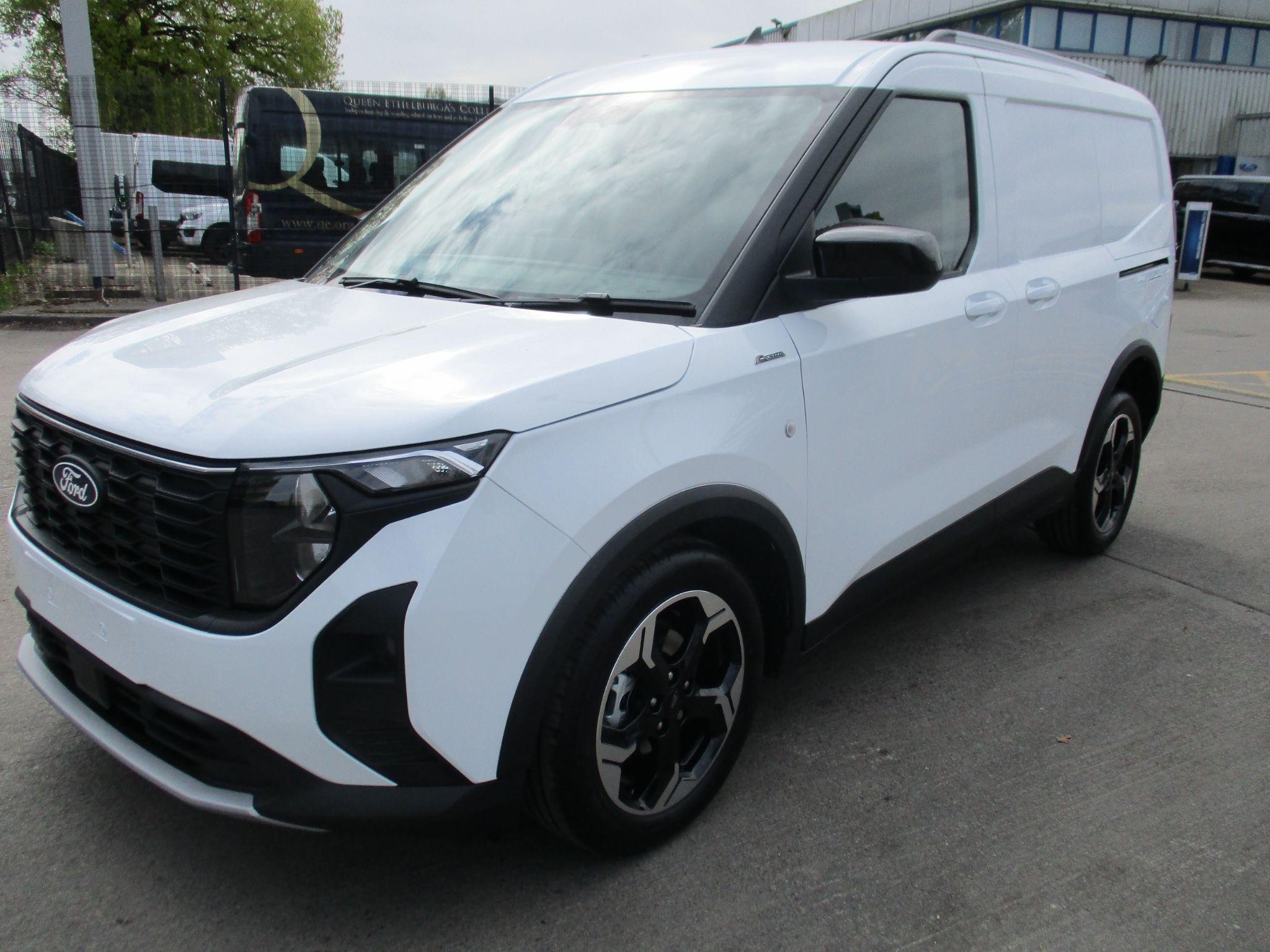 Ford Transit Courier Image 7