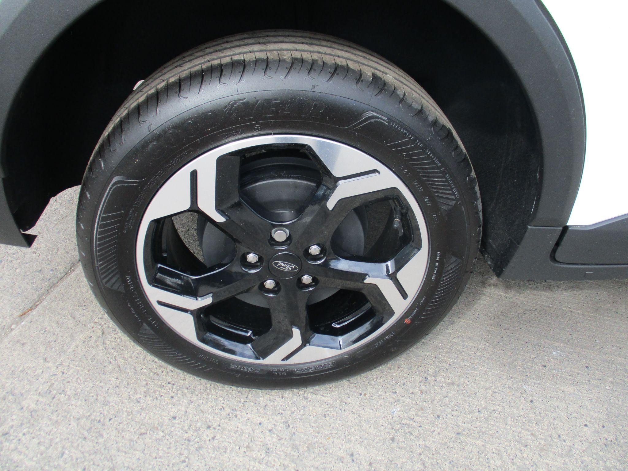Ford Transit Courier Image 11