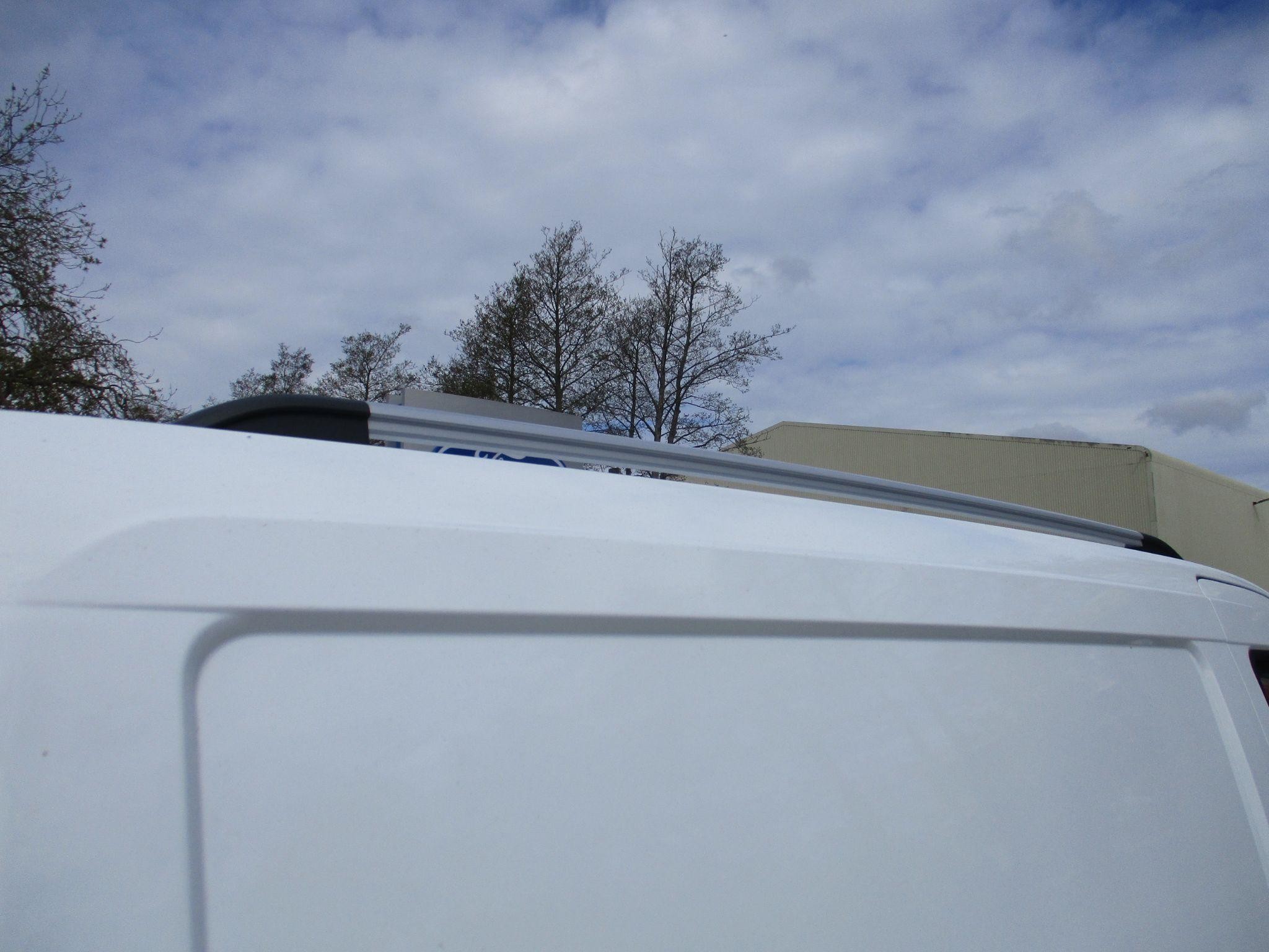 Ford Transit Courier Image 12