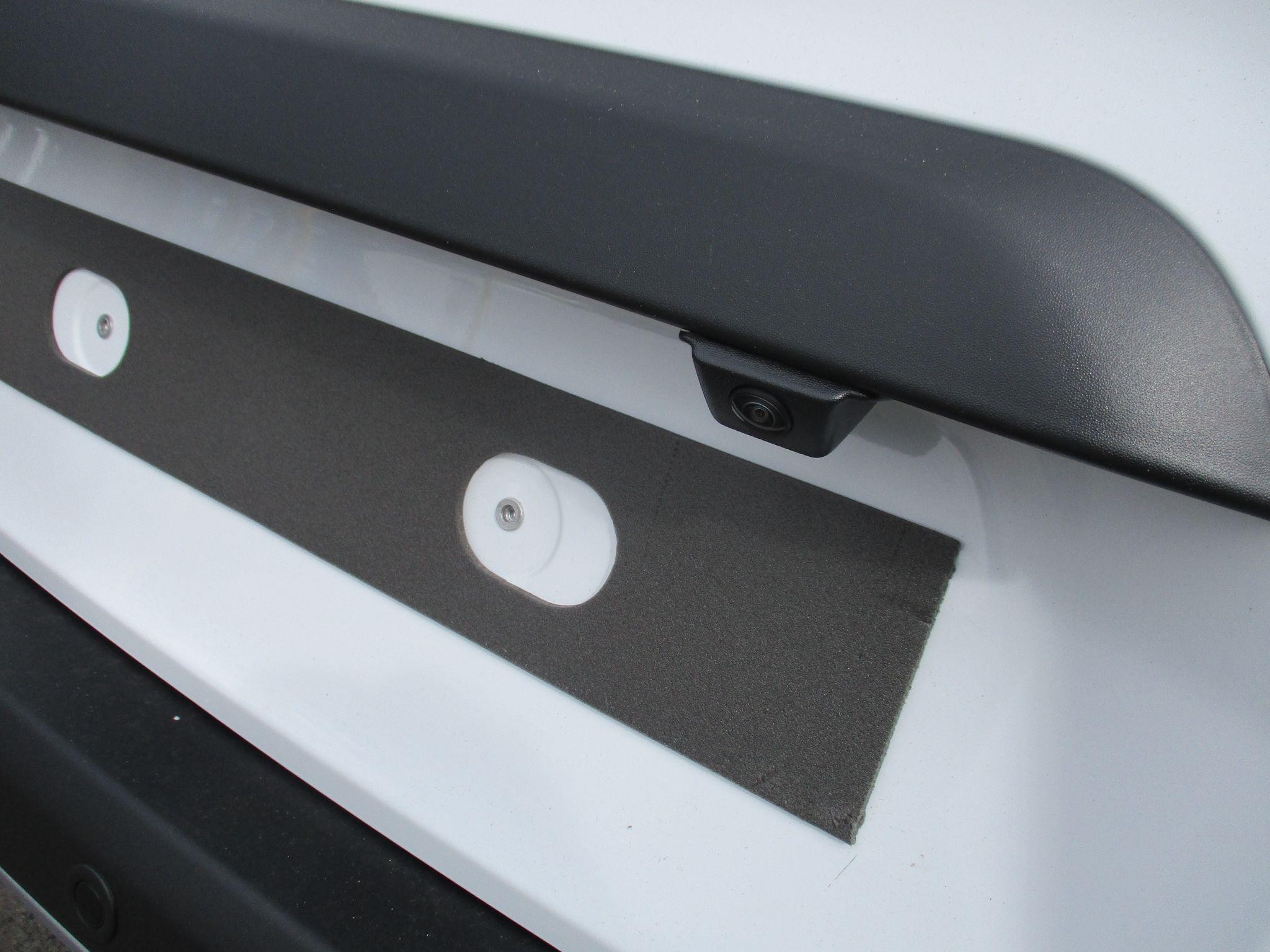 Ford Transit Courier Image 13