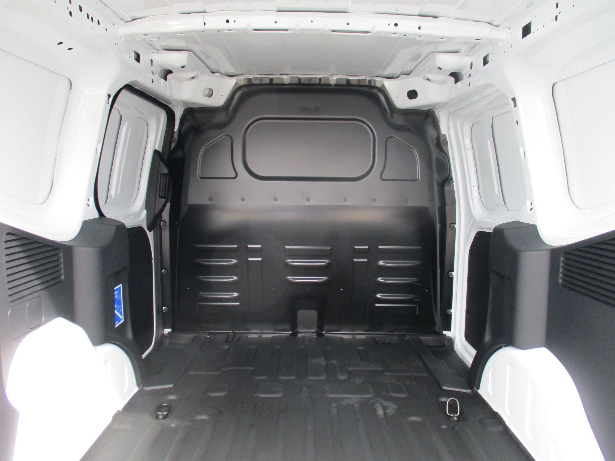 Ford Transit Courier Image 14