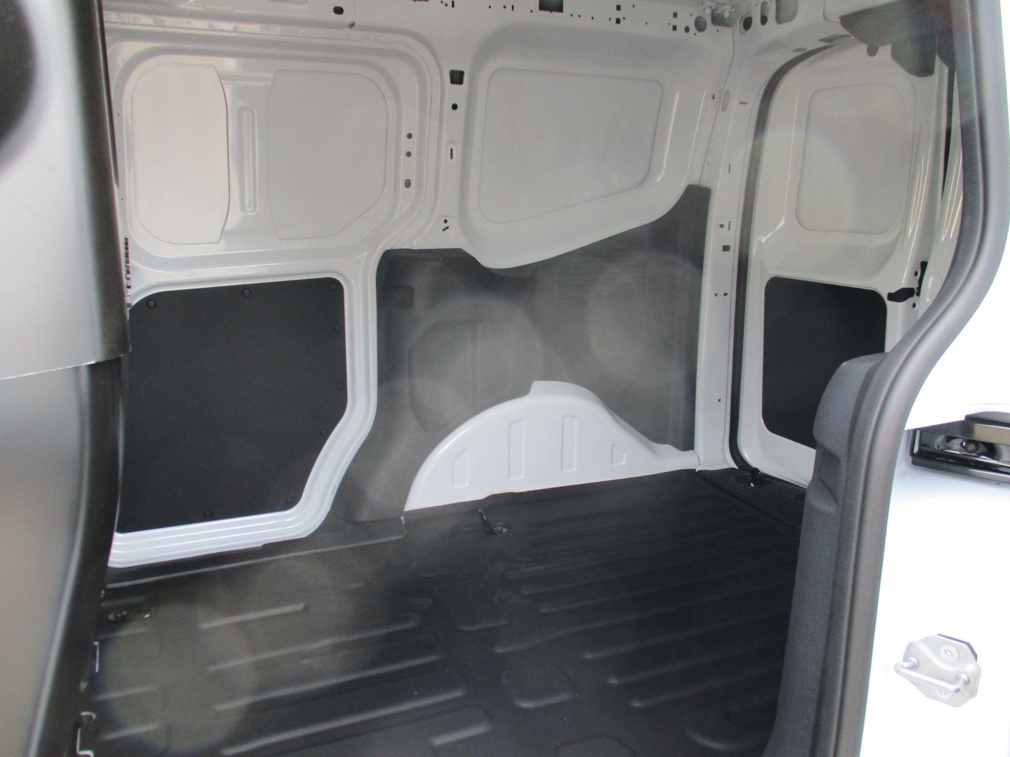 Ford Transit Courier Image 15