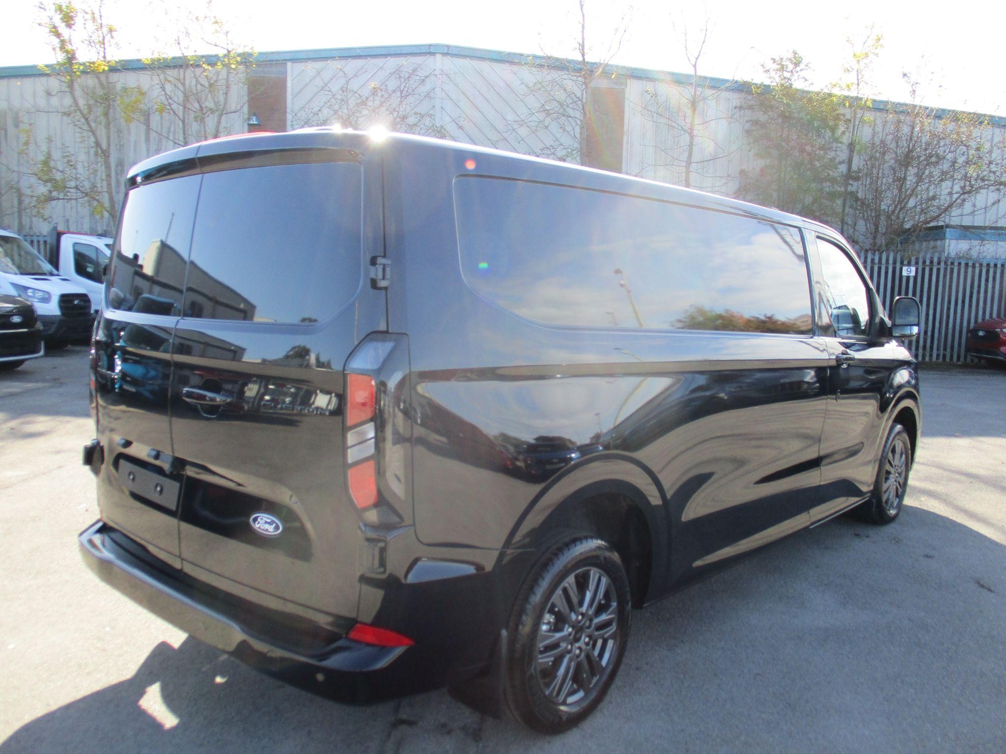 Ford Transit Custom Image 2