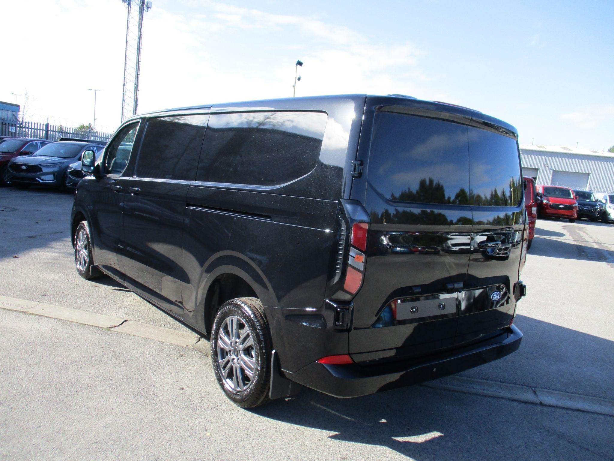 Ford Transit Custom Image 4