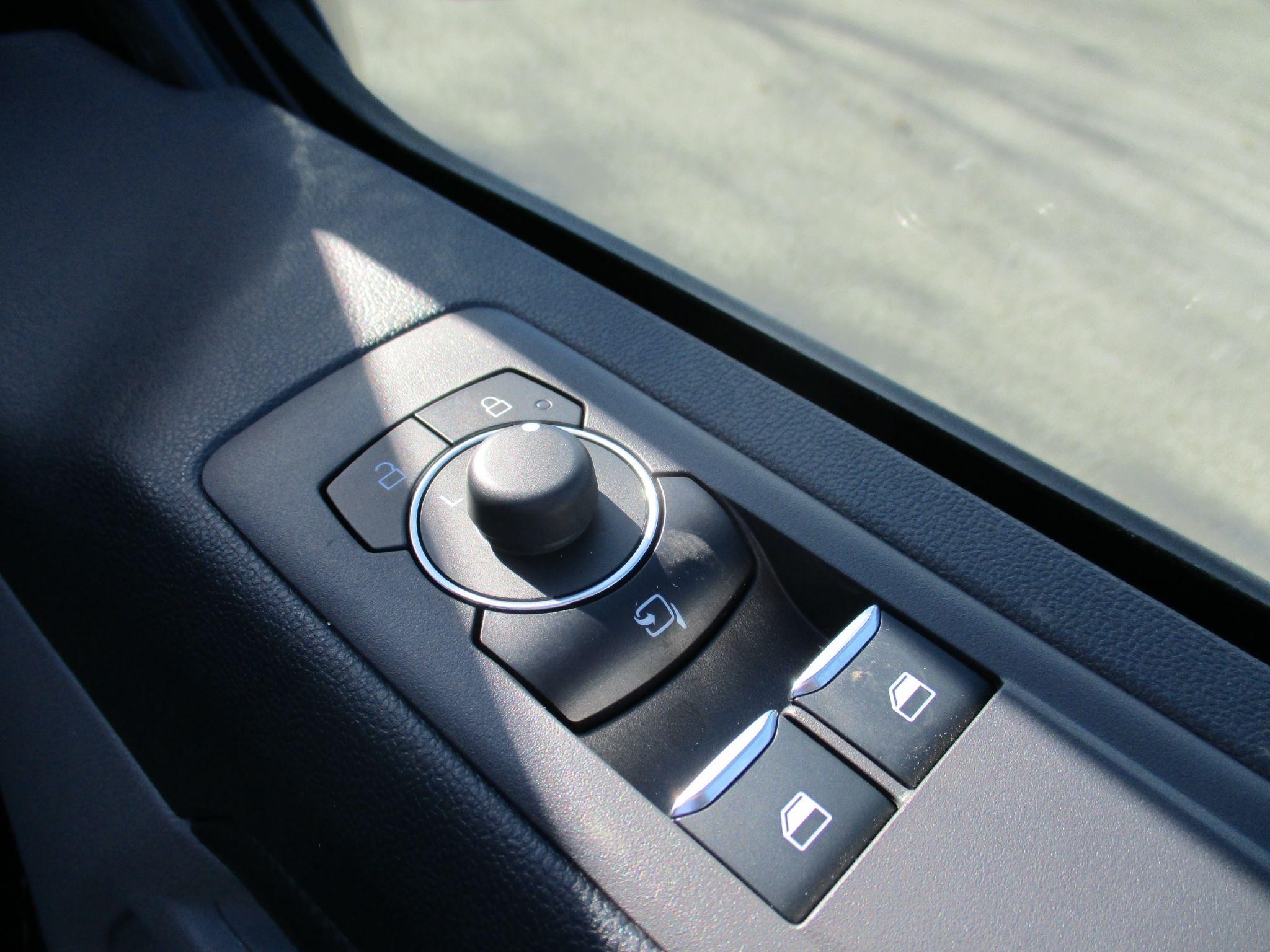 Ford Transit Custom Image 14