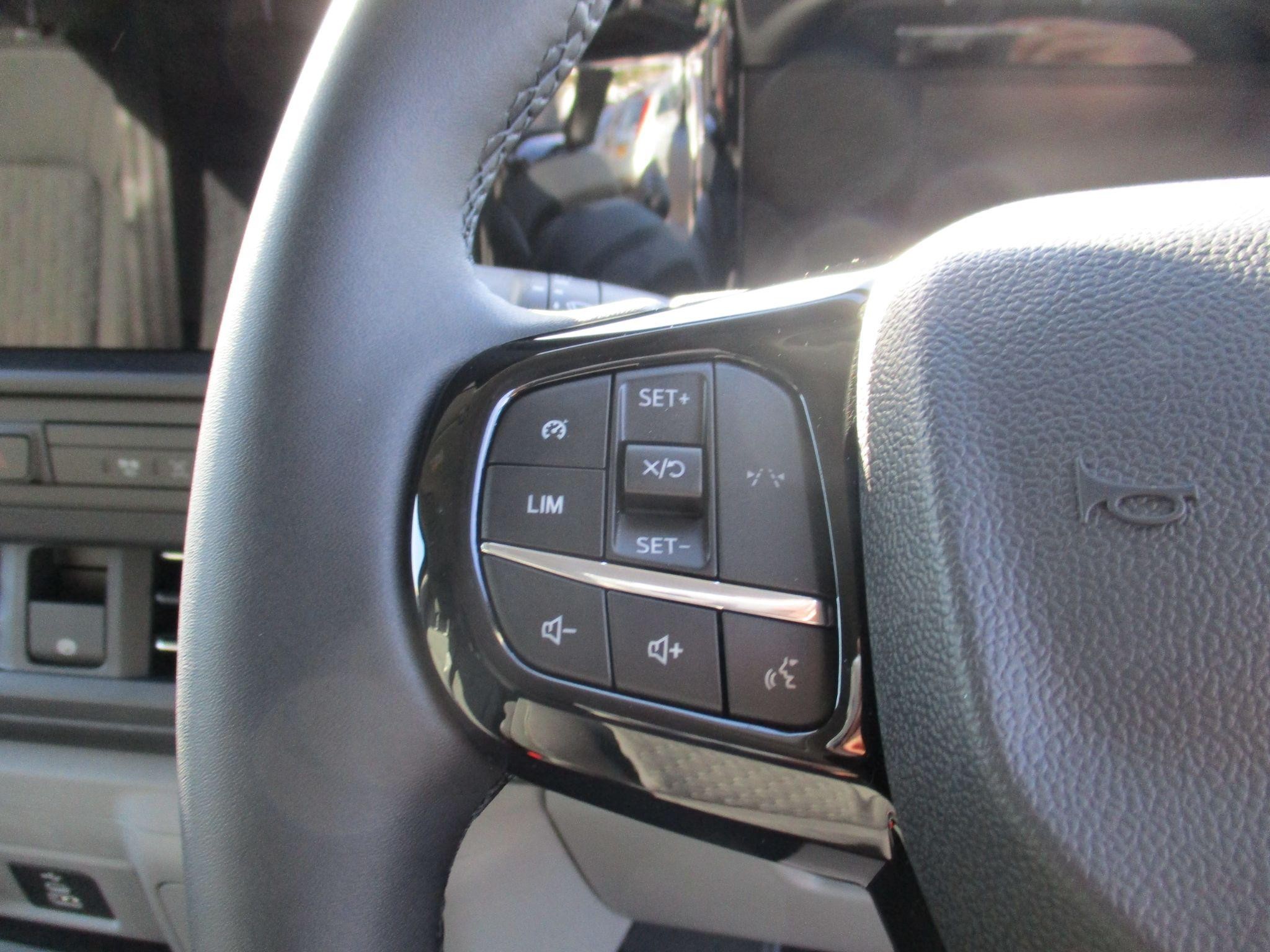 Ford Transit Custom Image 16