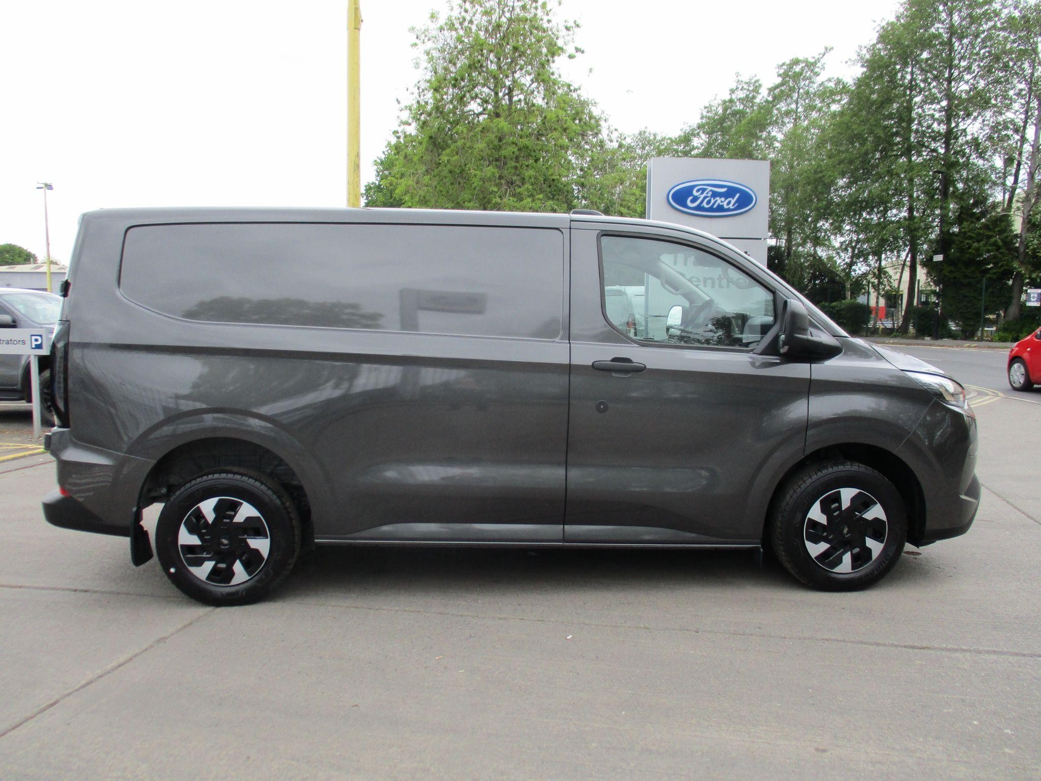 Ford Transit Custom Image 2