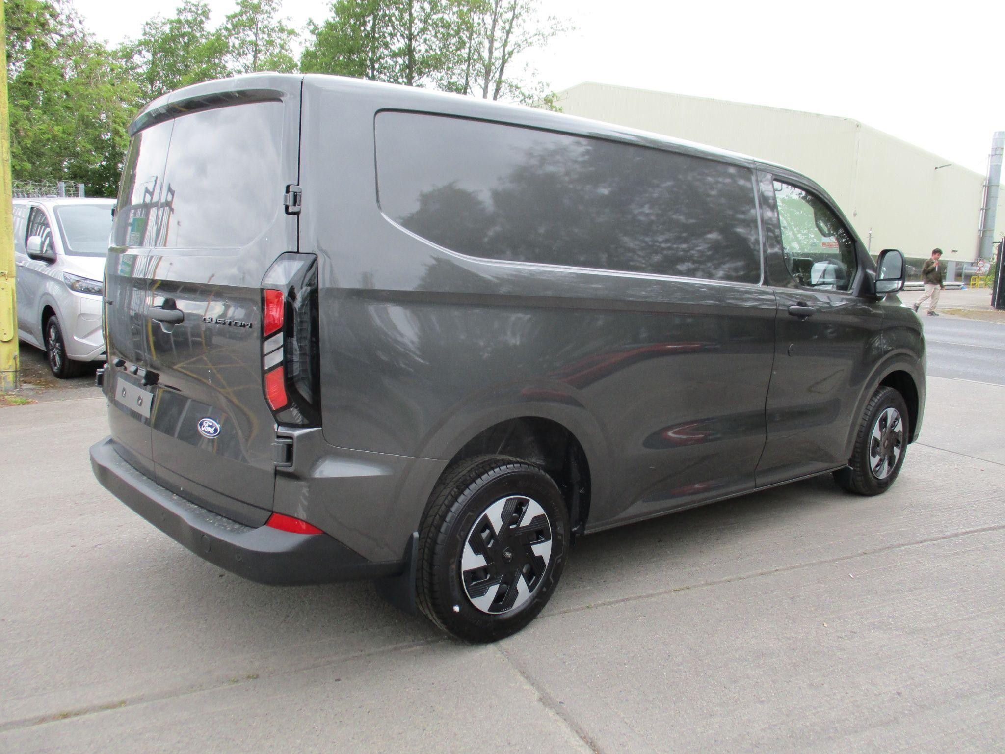 Ford Transit Custom Image 3