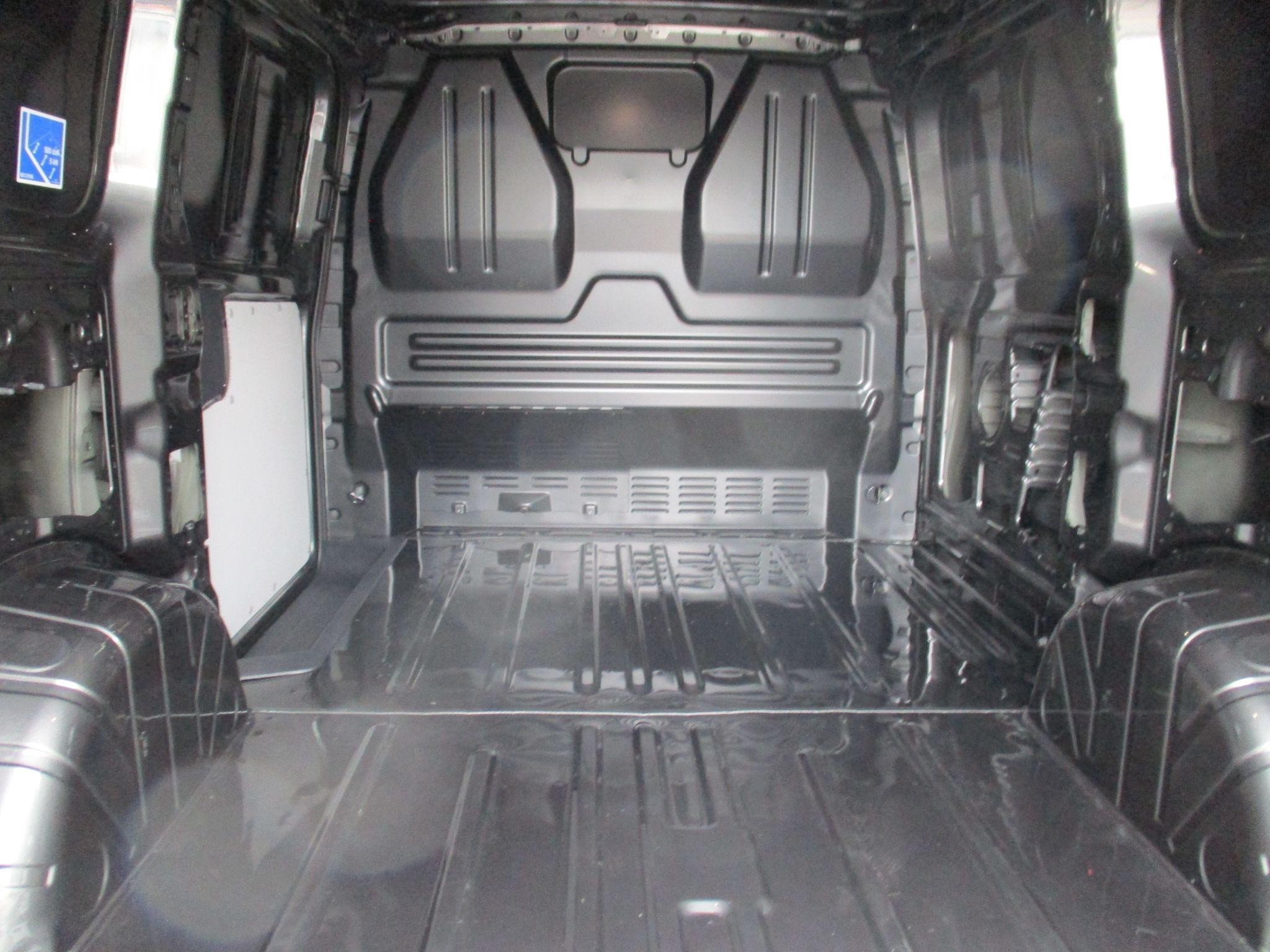 Ford Transit Custom Image 14