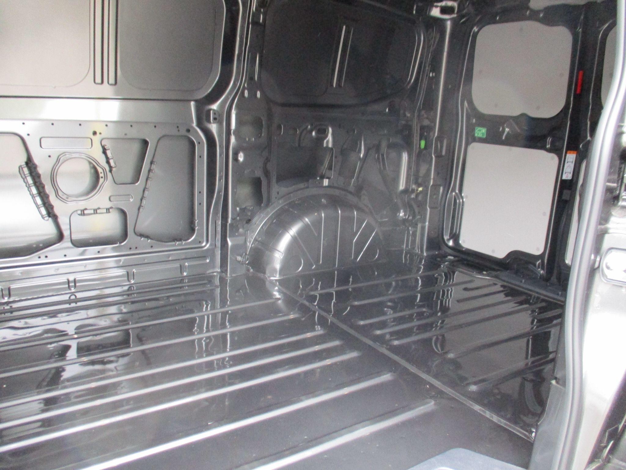 Ford Transit Custom Image 16