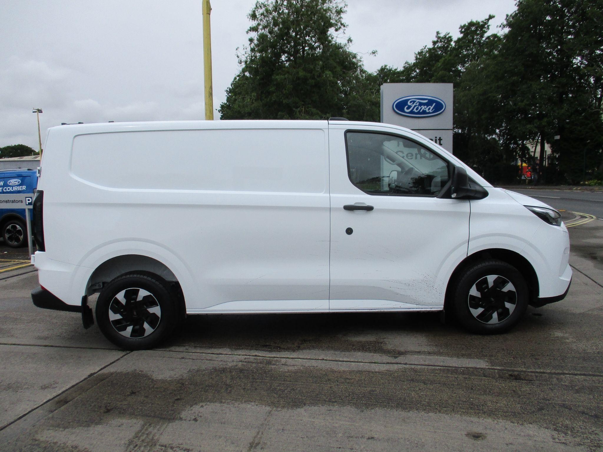 Ford Transit Custom Image 2