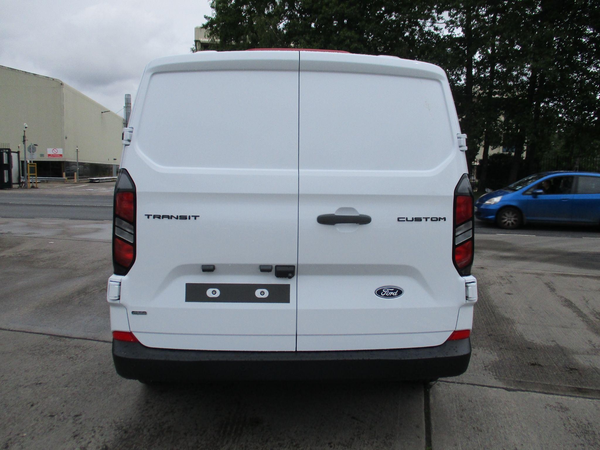 Ford Transit Custom Image 4