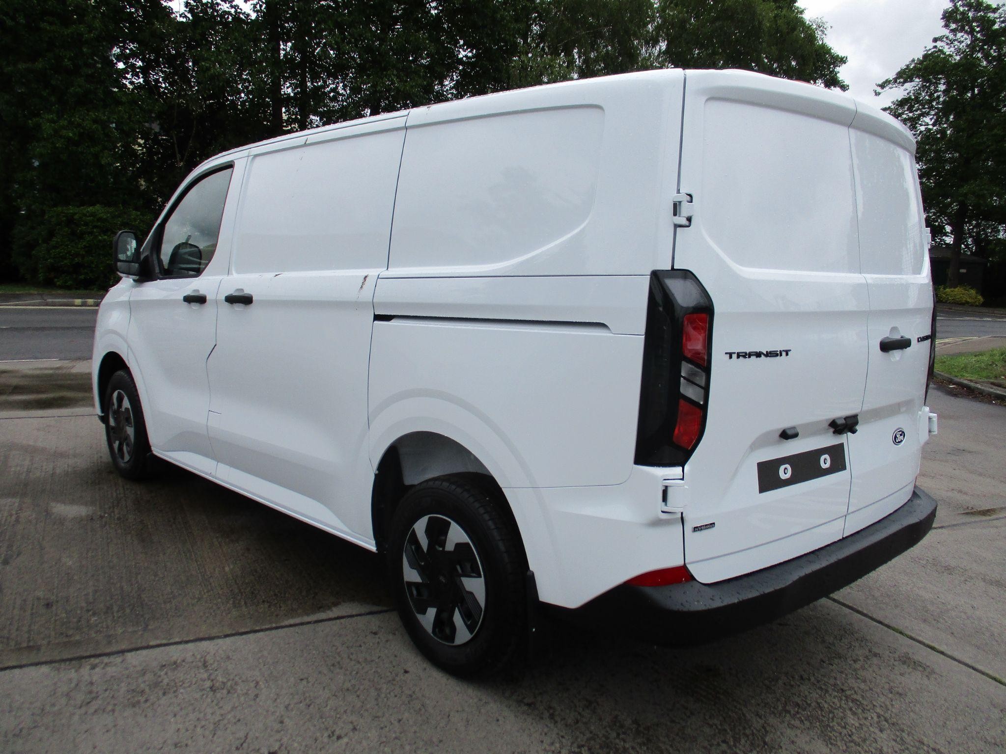 Ford Transit Custom Image 6