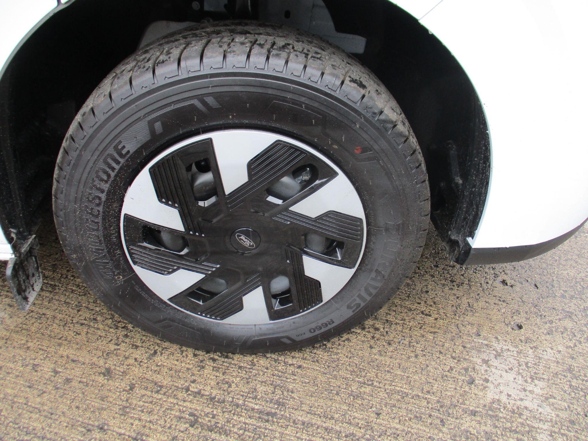 Ford Transit Custom Image 11