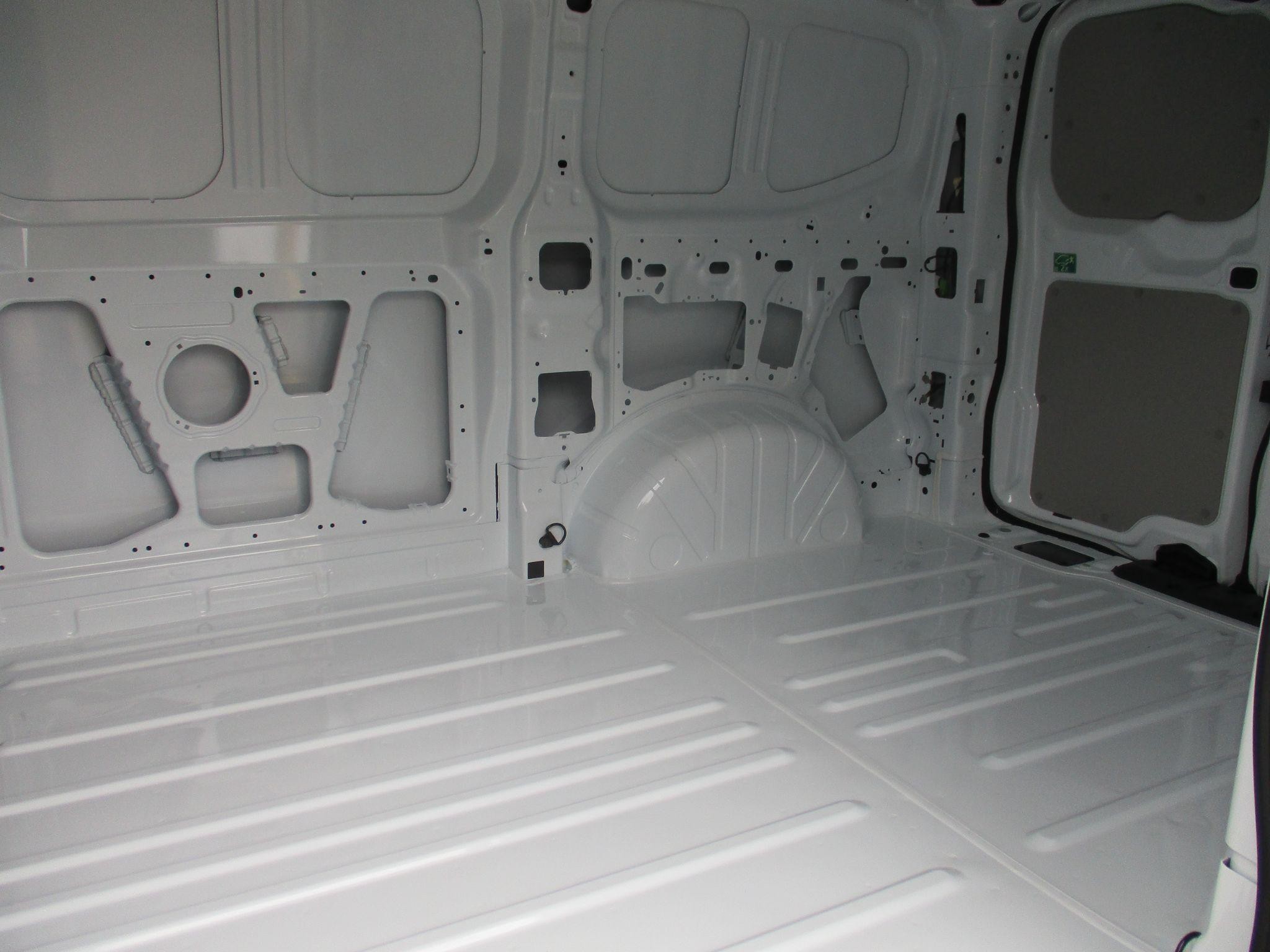 Ford Transit Custom Image 16