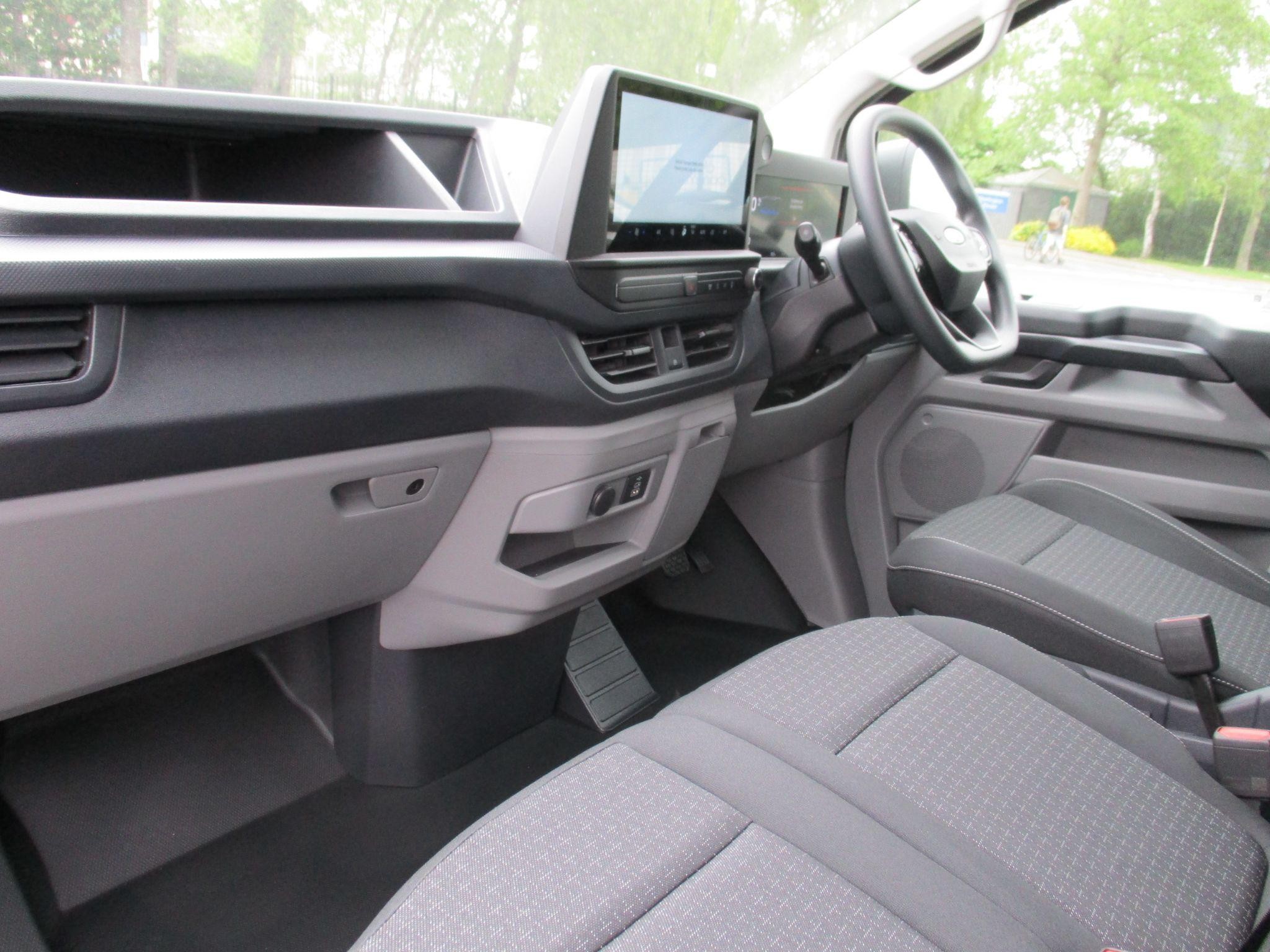 Ford Transit Custom Image 17
