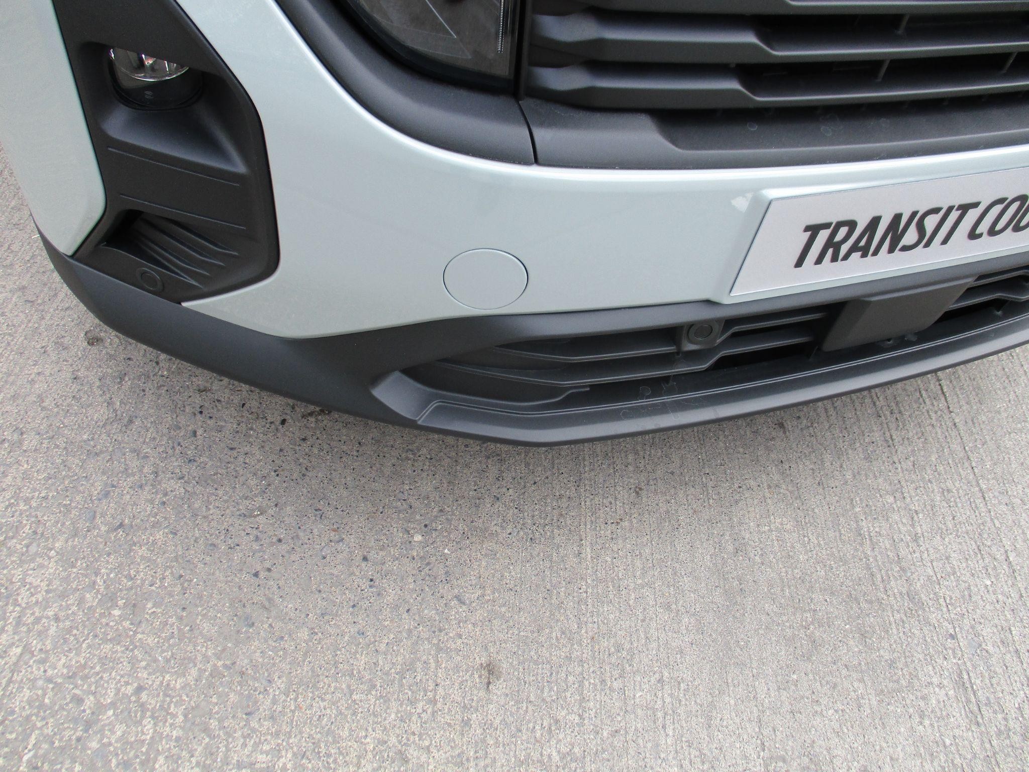 Ford Transit Courier Image 9