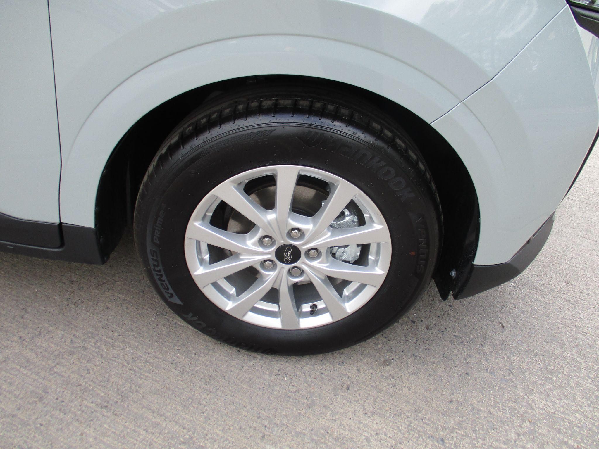 Ford Transit Courier Image 10