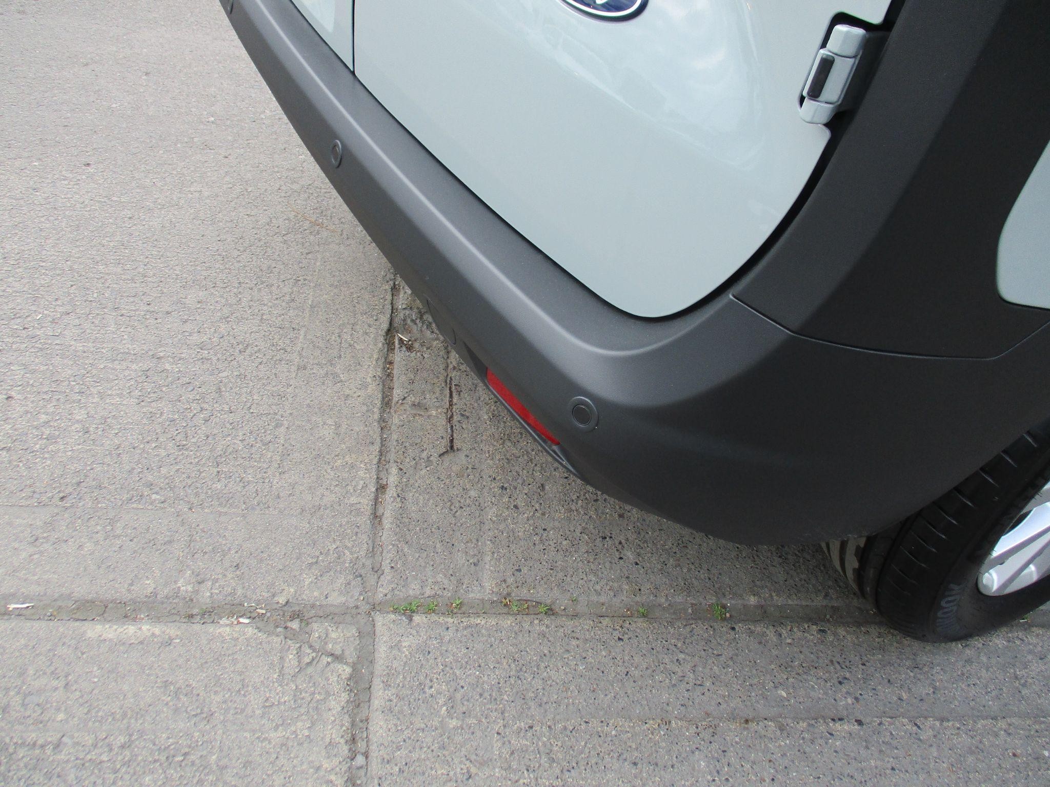 Ford Transit Courier Image 11