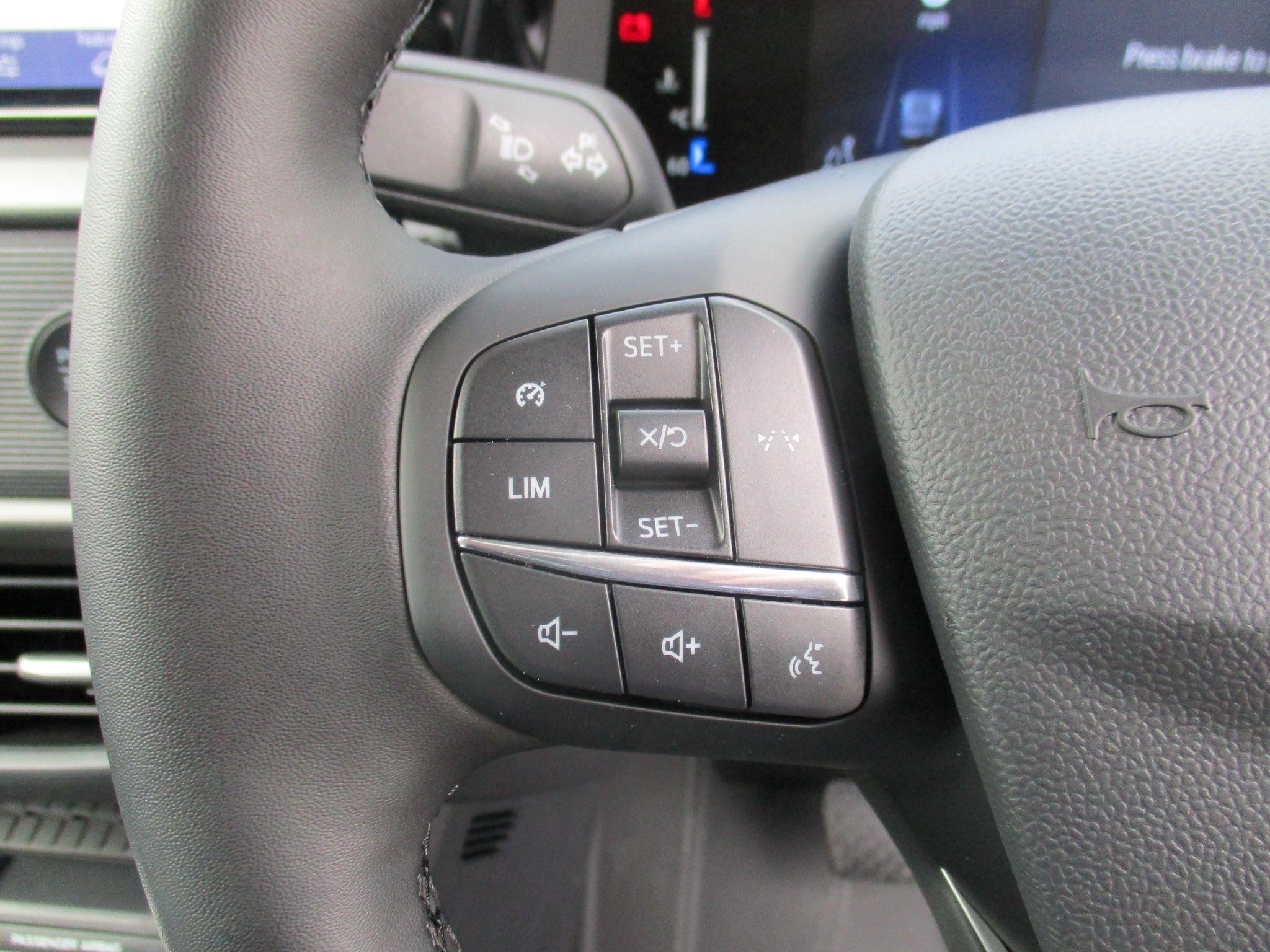 Ford Transit Courier Image 18