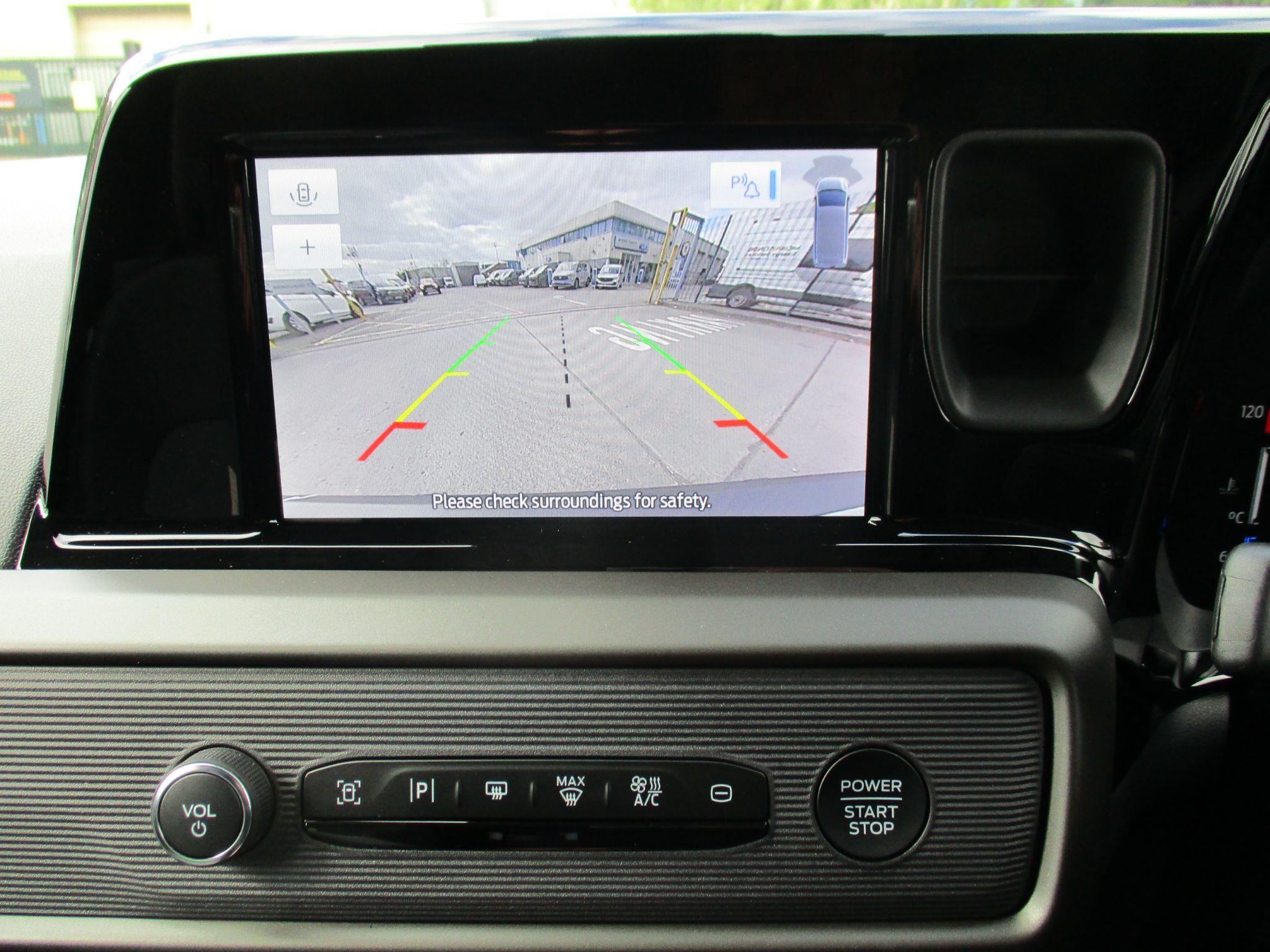 Ford Transit Courier Image 25