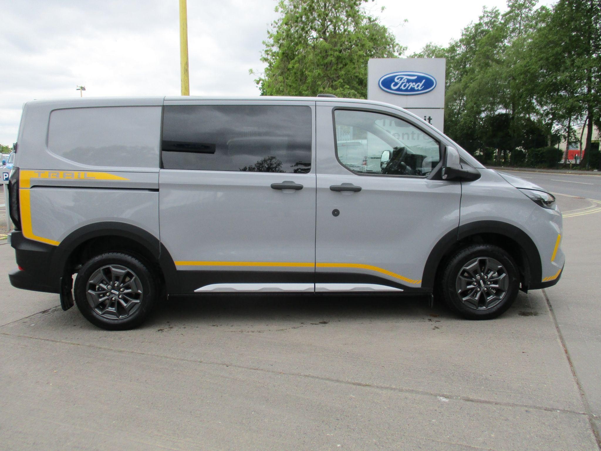 Ford Transit Custom Image 2