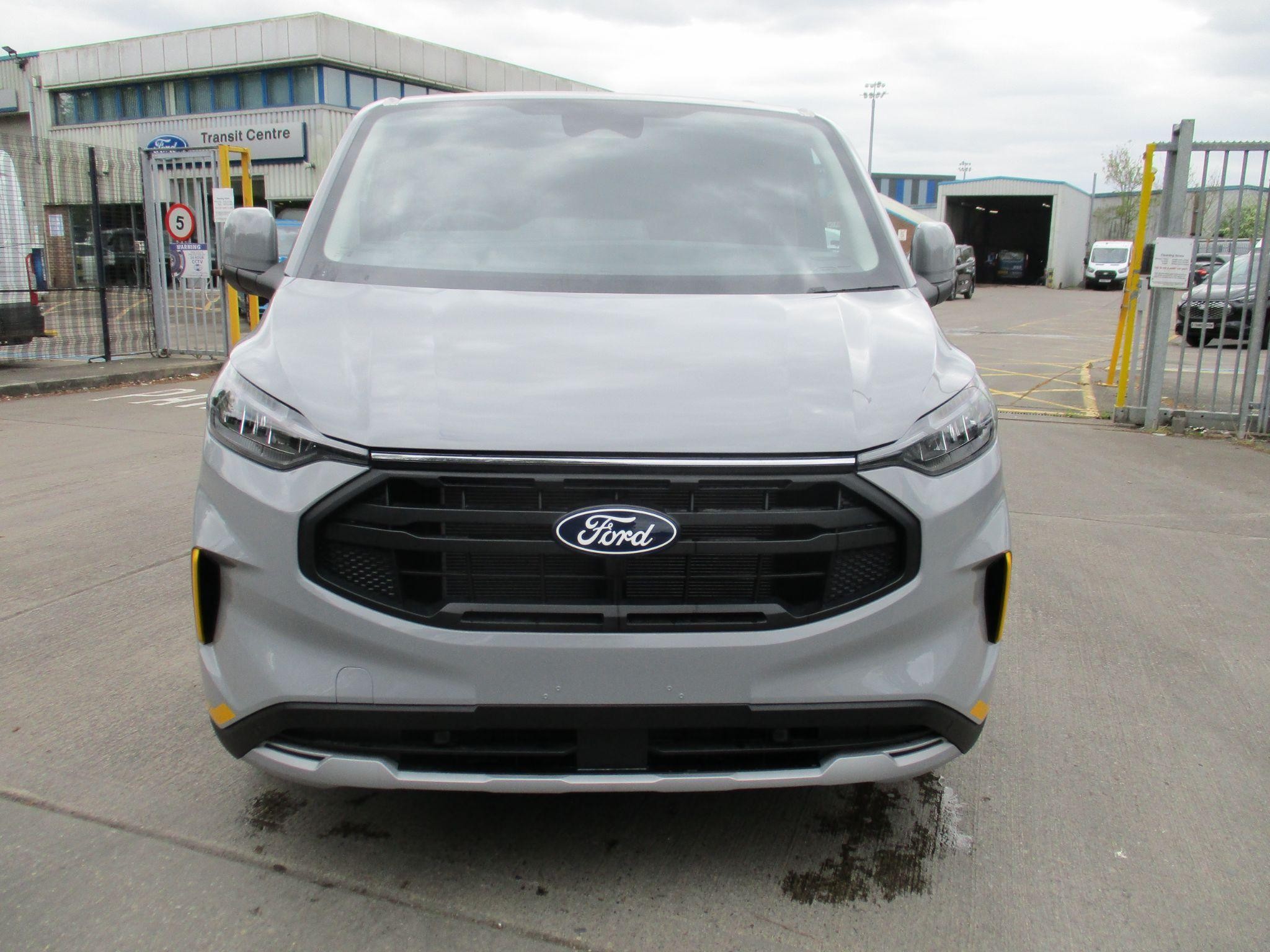 Ford Transit Custom Image 8