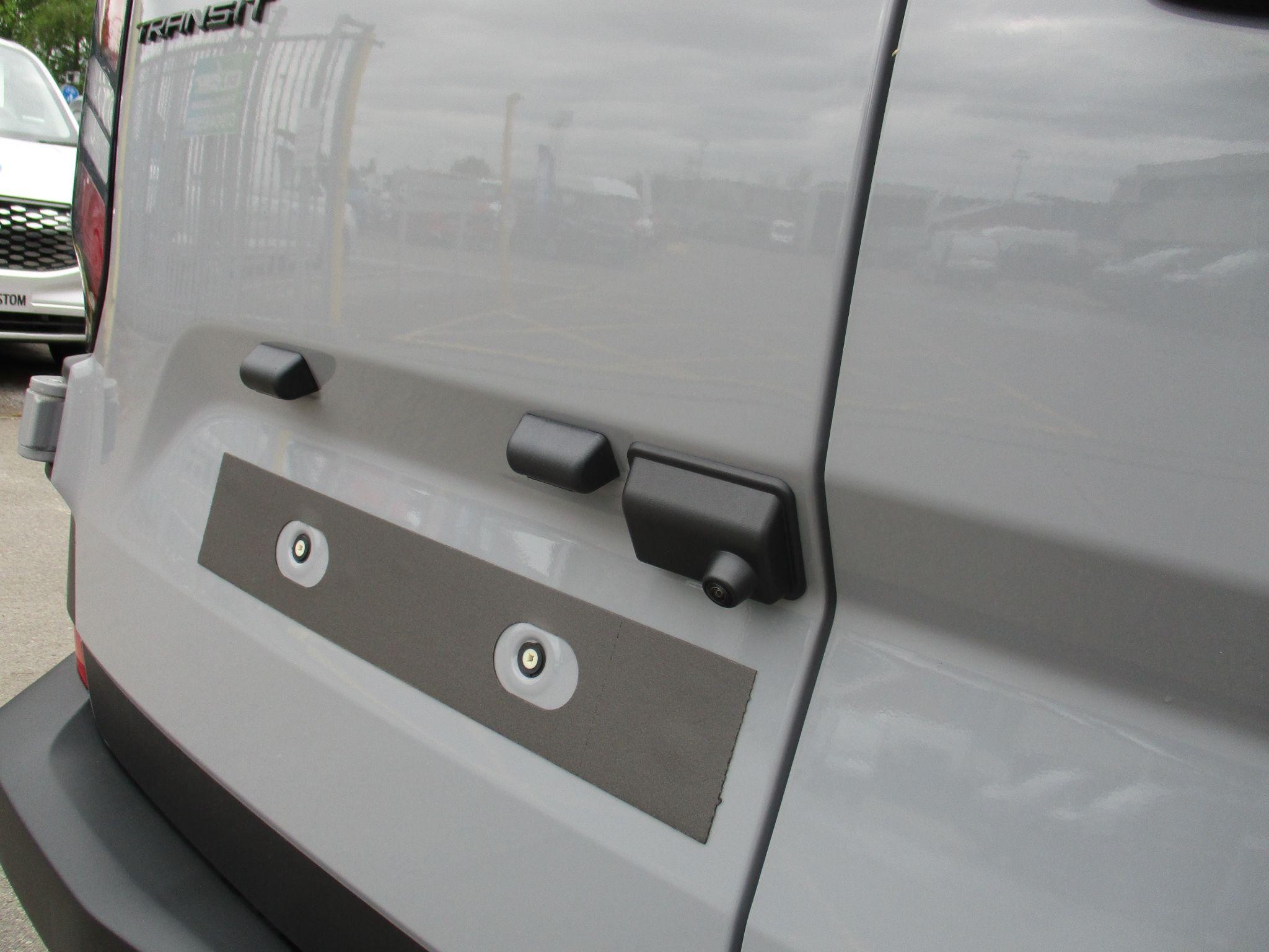 Ford Transit Custom Image 15