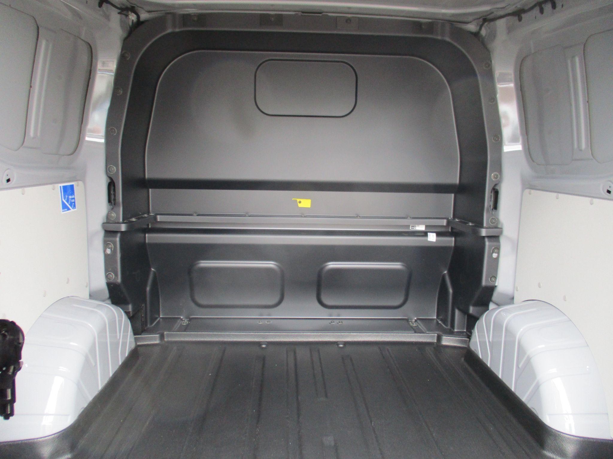 Ford Transit Custom Image 16