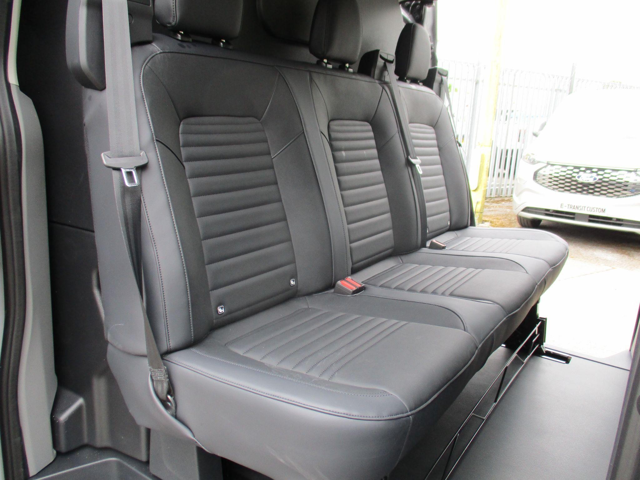 Ford Transit Custom Image 19