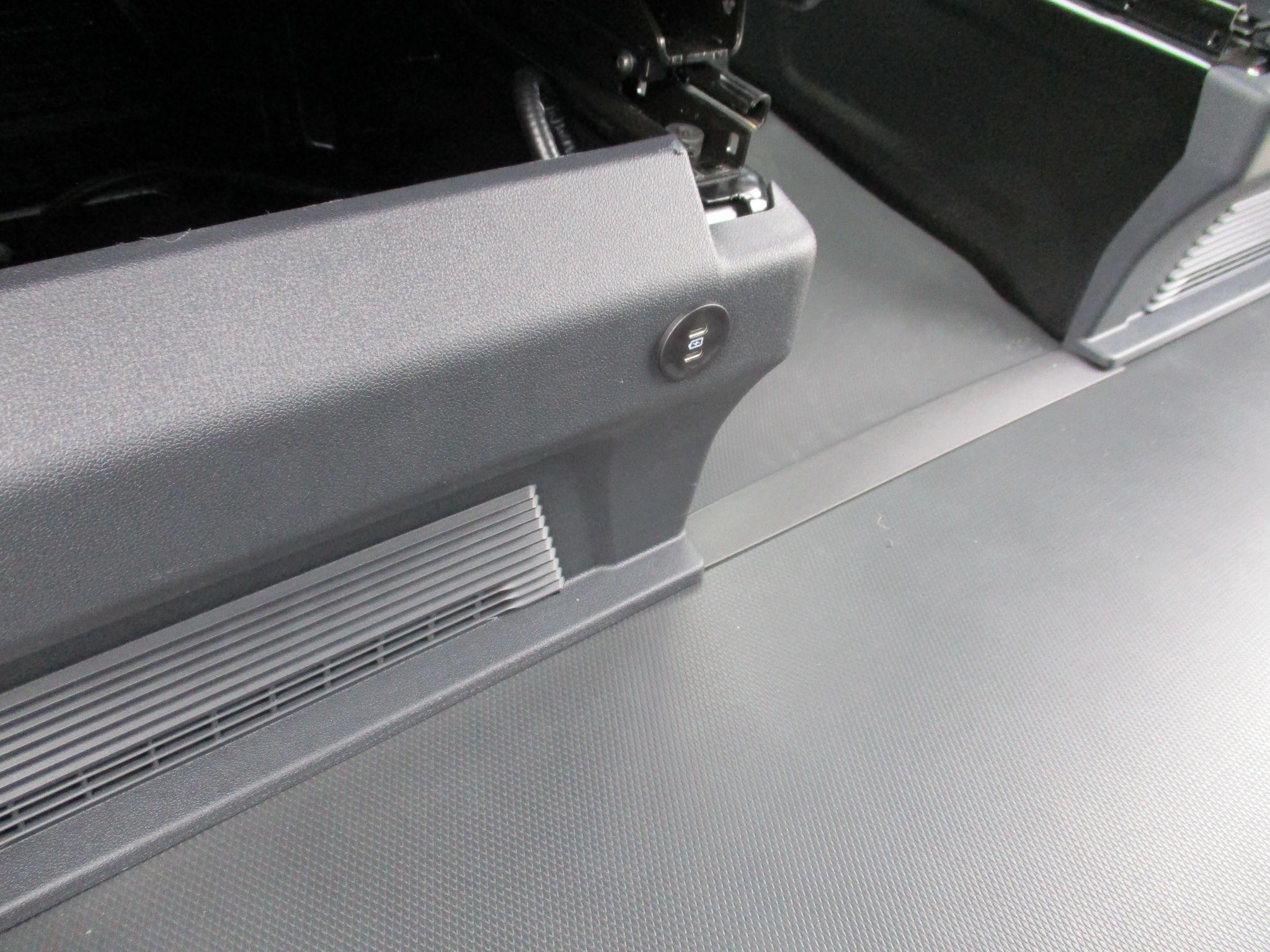 Ford Transit Custom Image 21