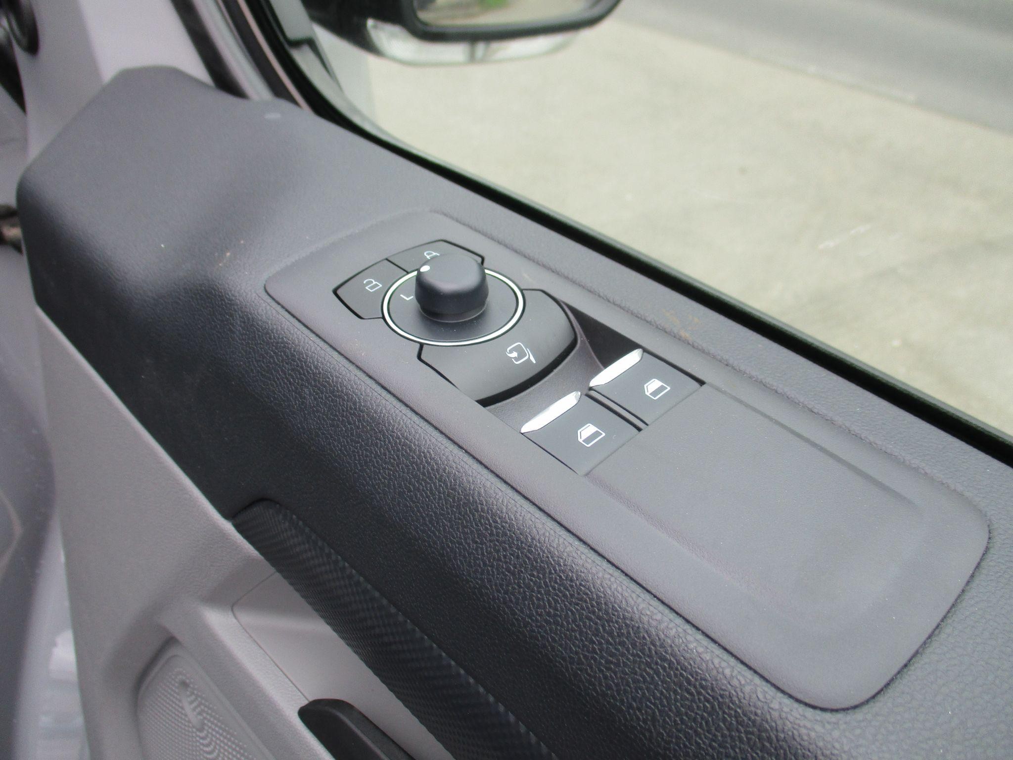 Ford Transit Custom Image 22