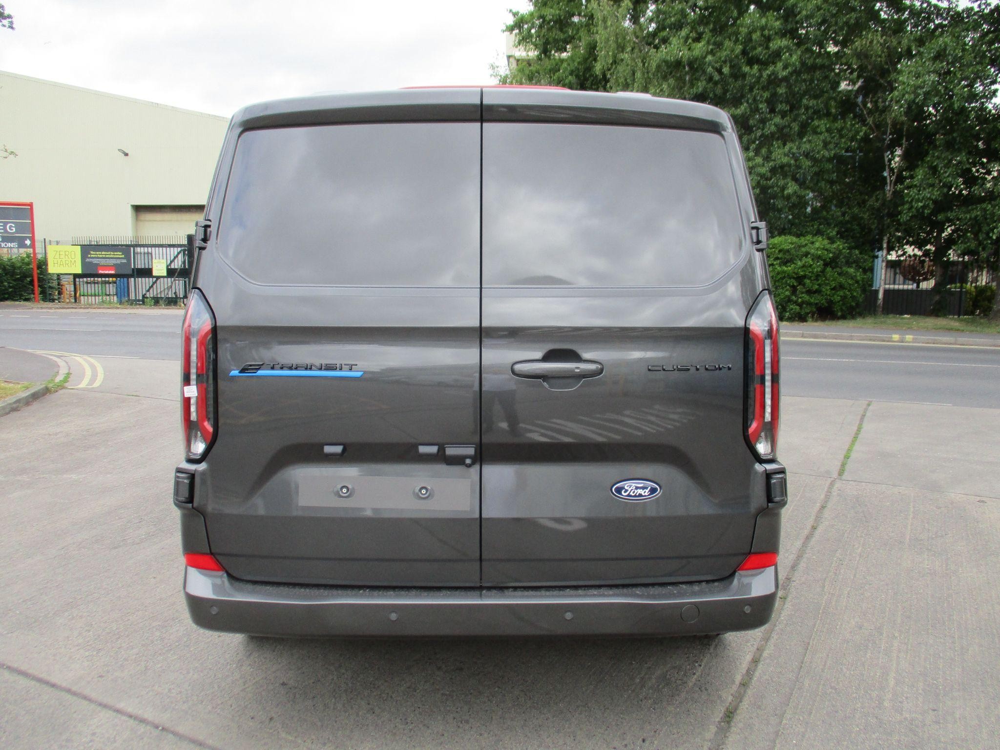 Ford E-Transit Custom Image 4