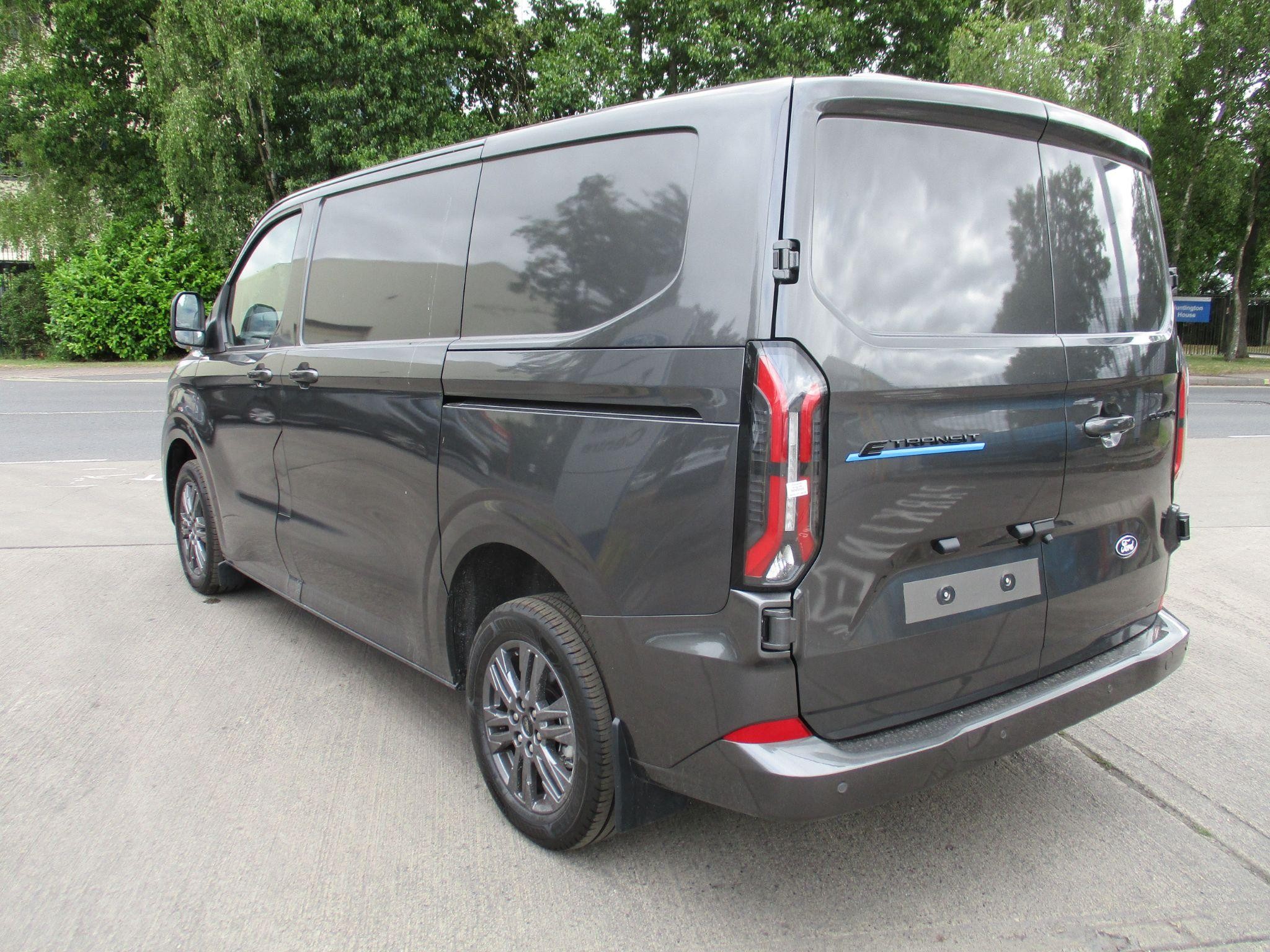 Ford E-Transit Custom Image 5