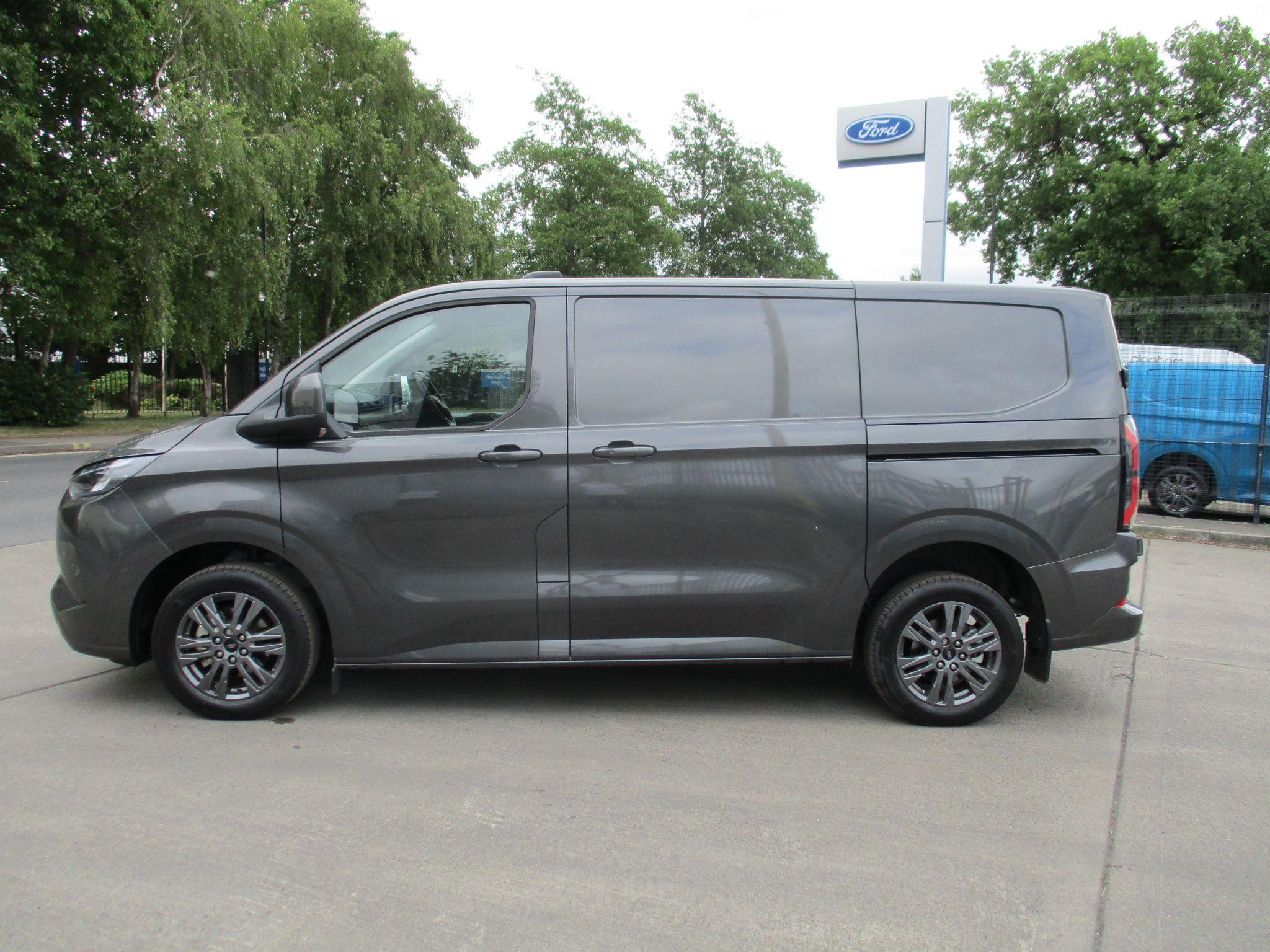 Ford E-Transit Custom Image 6