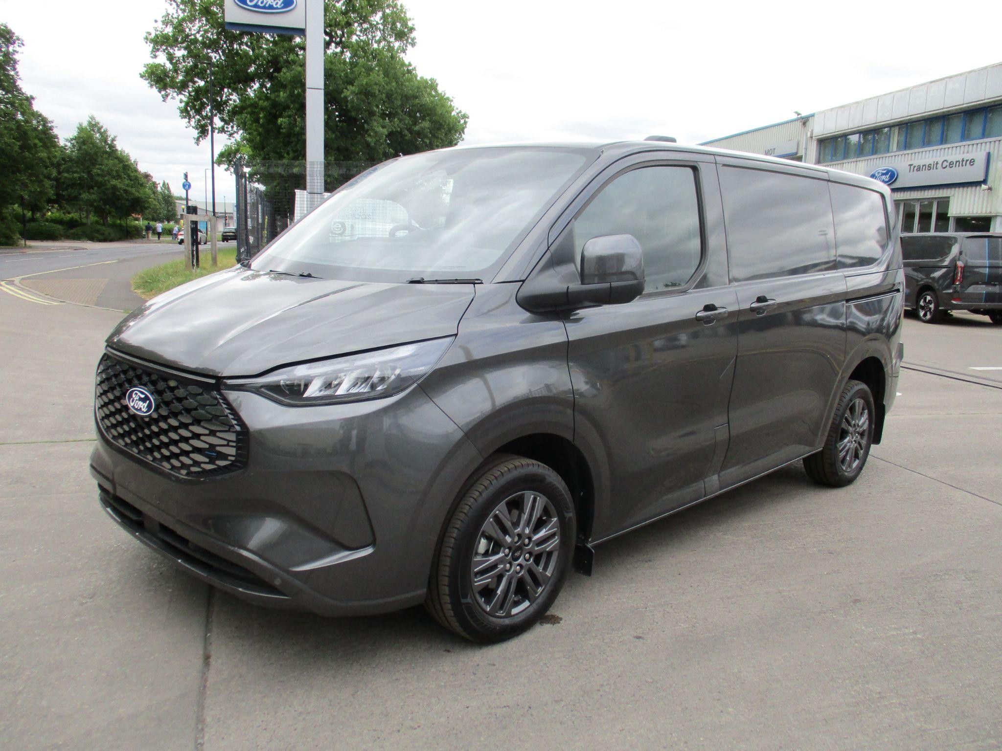 Ford E-Transit Custom Image 7