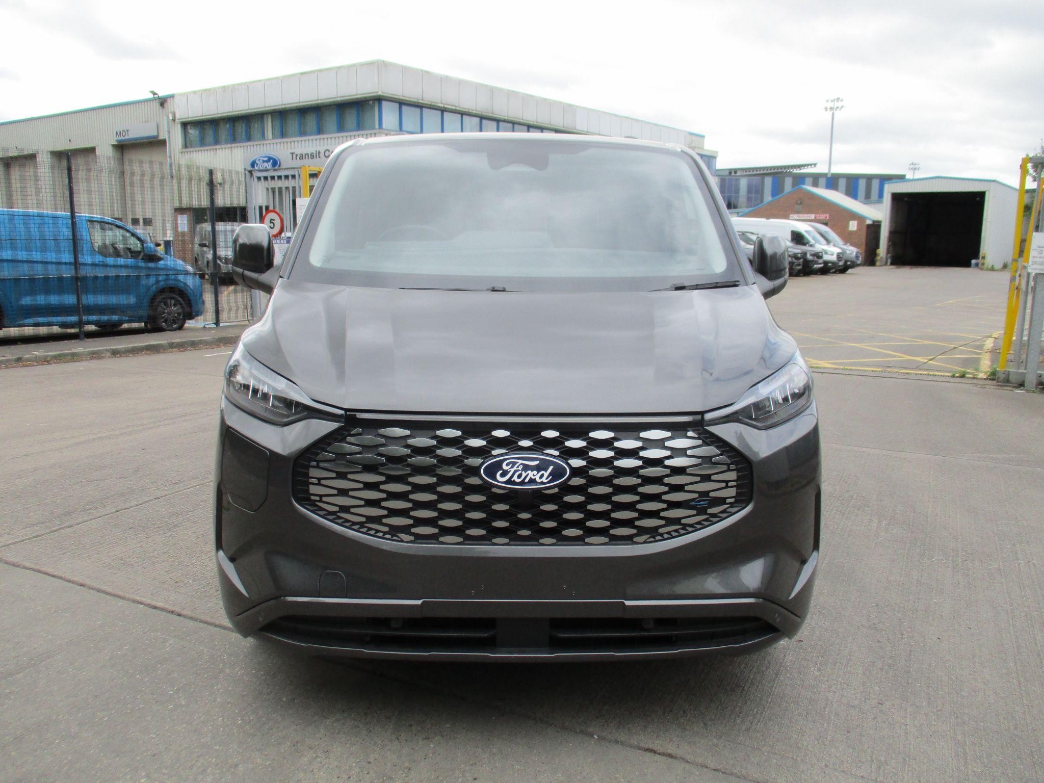 Ford E-Transit Custom Image 8