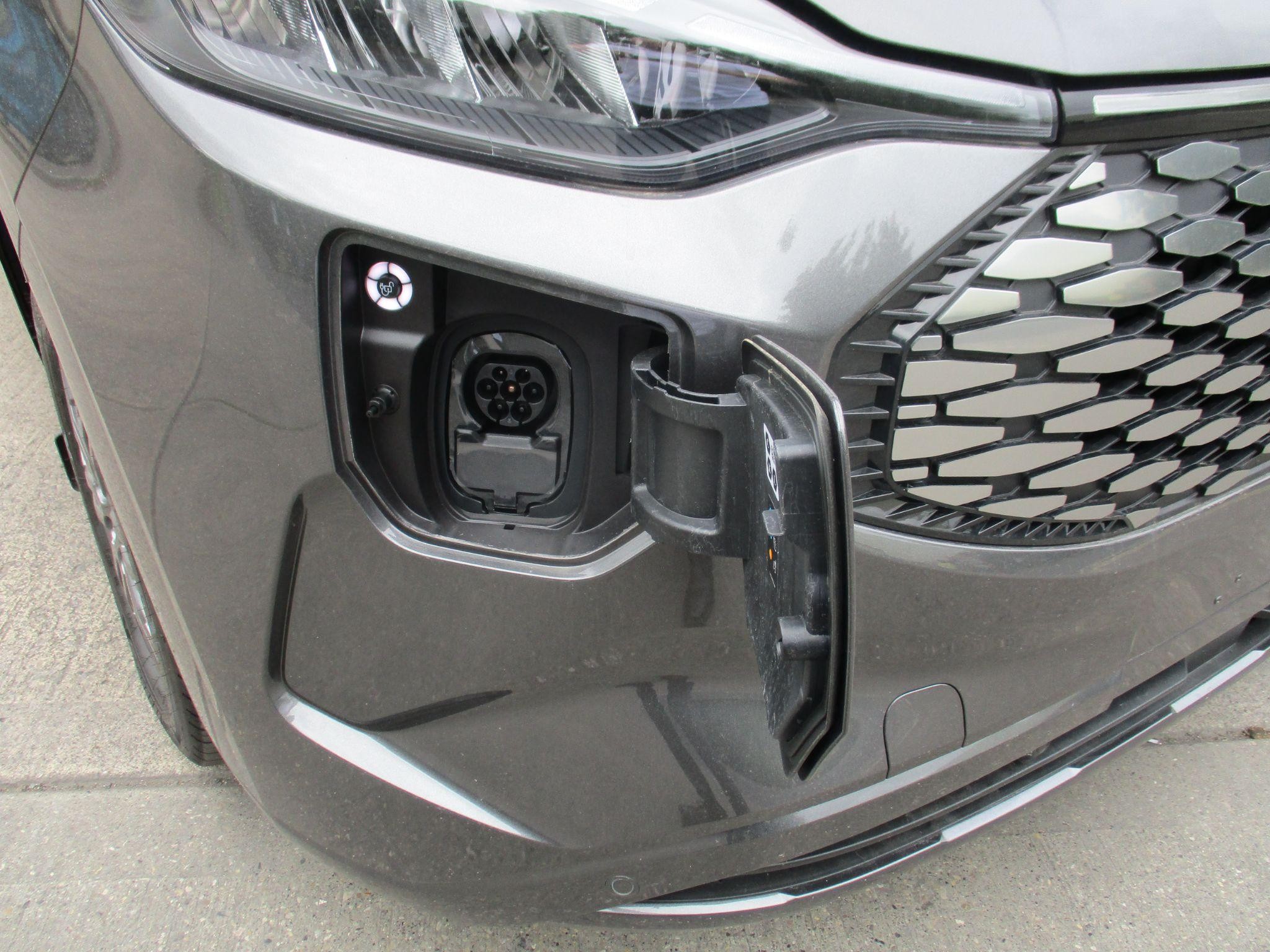 Ford E-Transit Custom Image 11