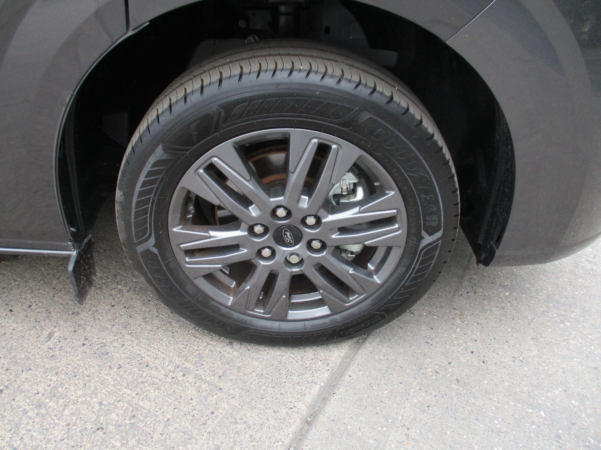 Ford E-Transit Custom Image 13