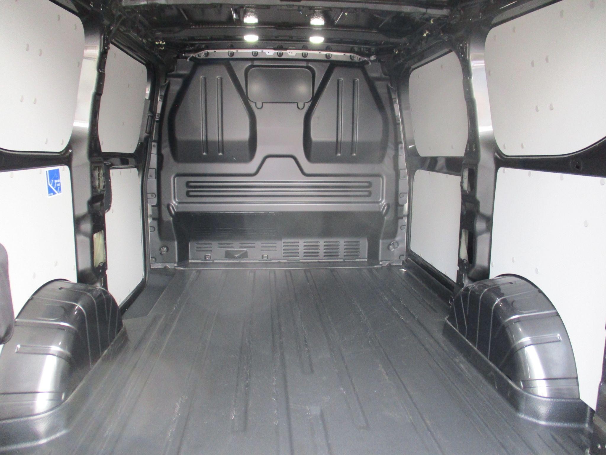 Ford E-Transit Custom Image 17